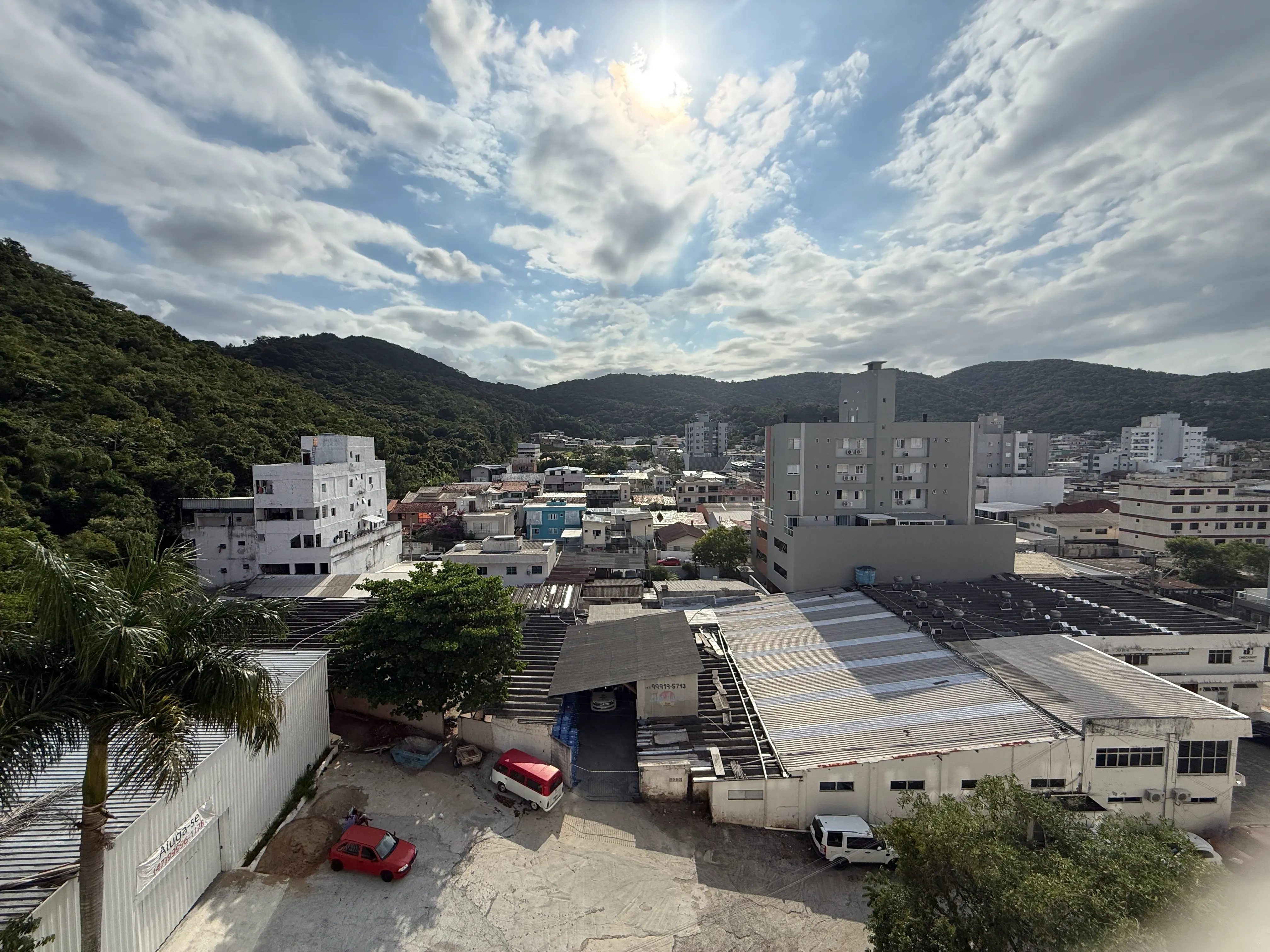 Apartamento com 2 dormitórios sendo 1 suíte e 1 vaga de garagem em Balneário Camboriú/SC