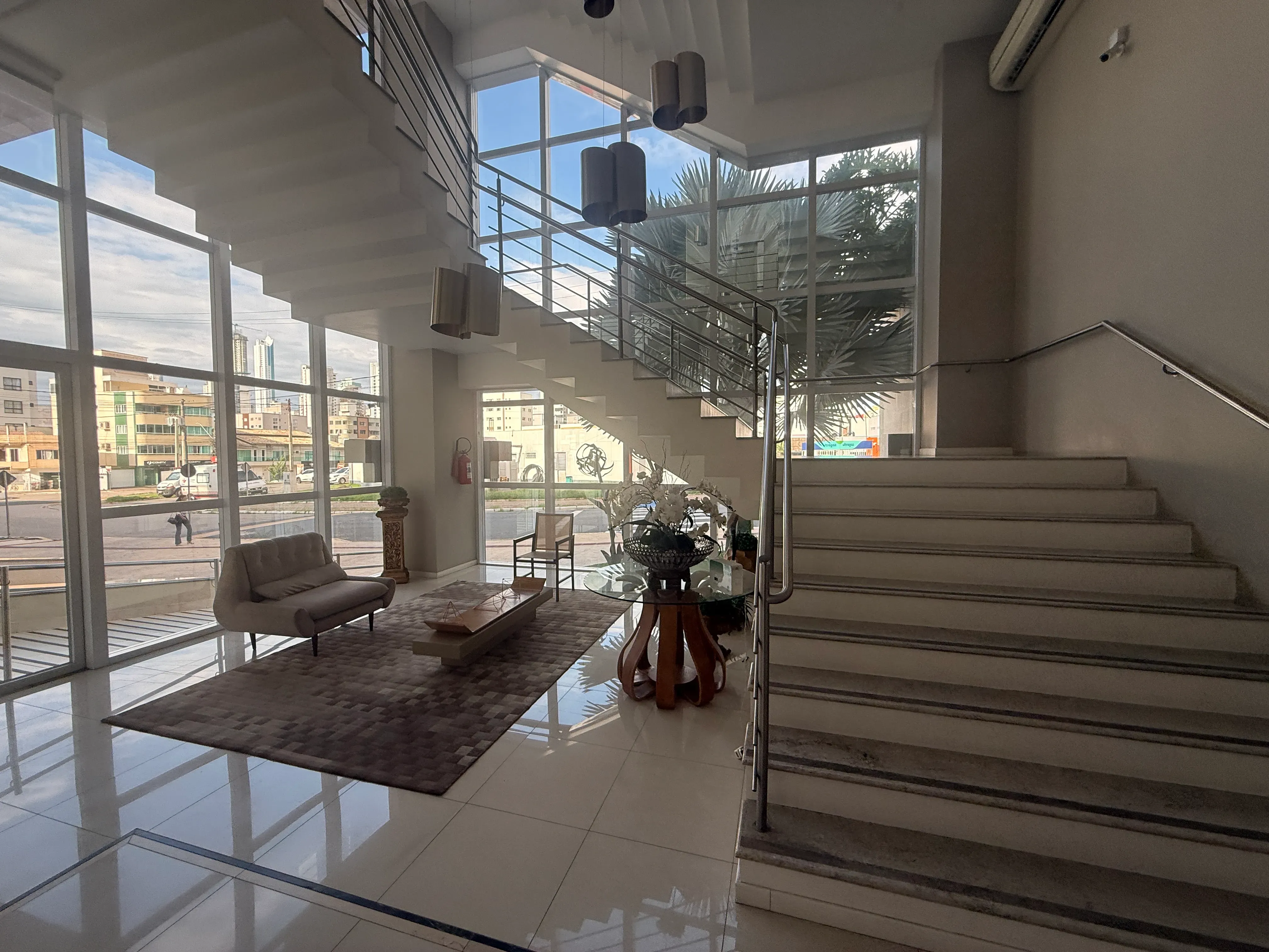 Apartamento com 2 dormitórios sendo 1 suíte e 1 vaga de garagem em Balneário Camboriú/SC