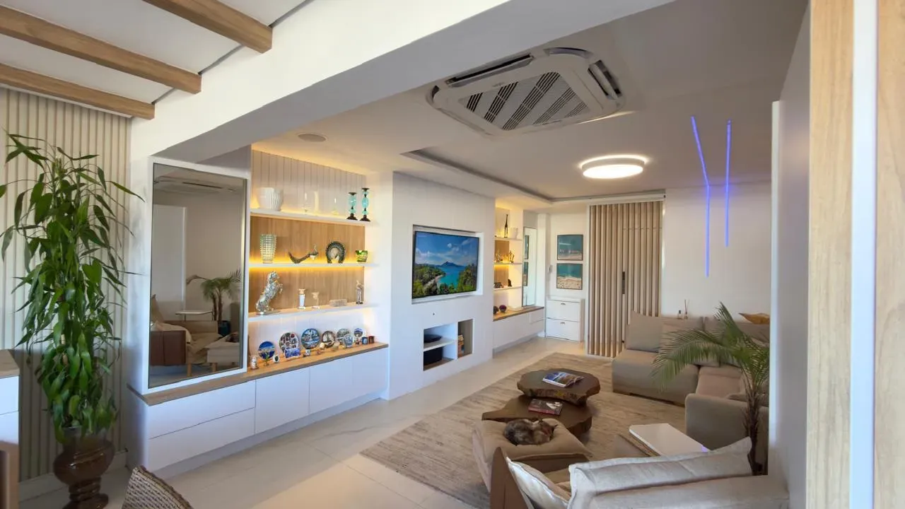 Apartamento com 2 dormitórios sendo 2 suítes e 2 vagas de garagem em Balneário Camboriú/SC