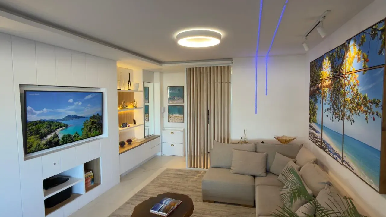 Apartamento com 2 dormitórios sendo 2 suítes e 2 vagas de garagem em Balneário Camboriú/SC