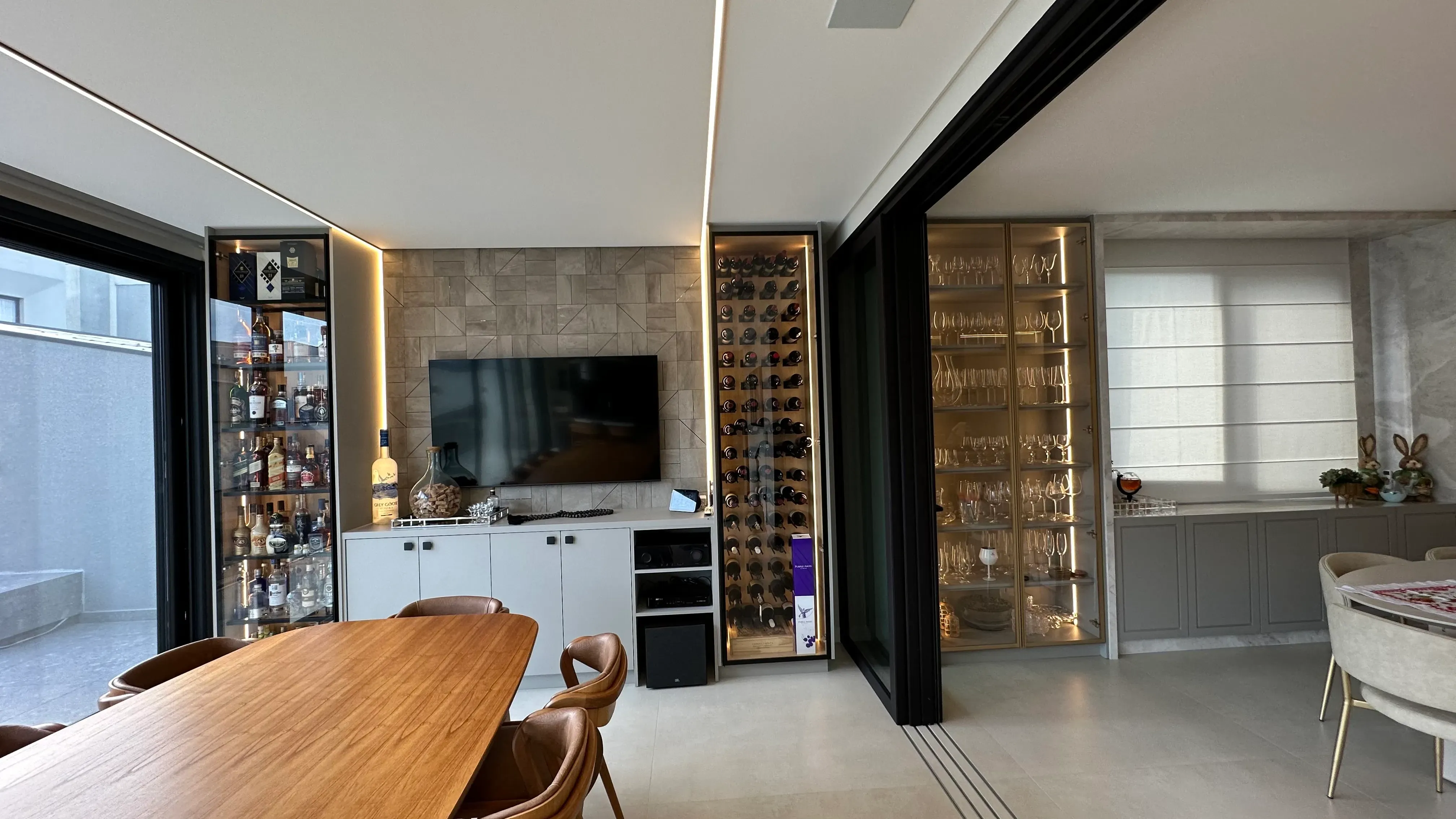 Casa com 4 dormitórios sendo 4 suítes e 4 vagas de garagem em Camboriú/SC