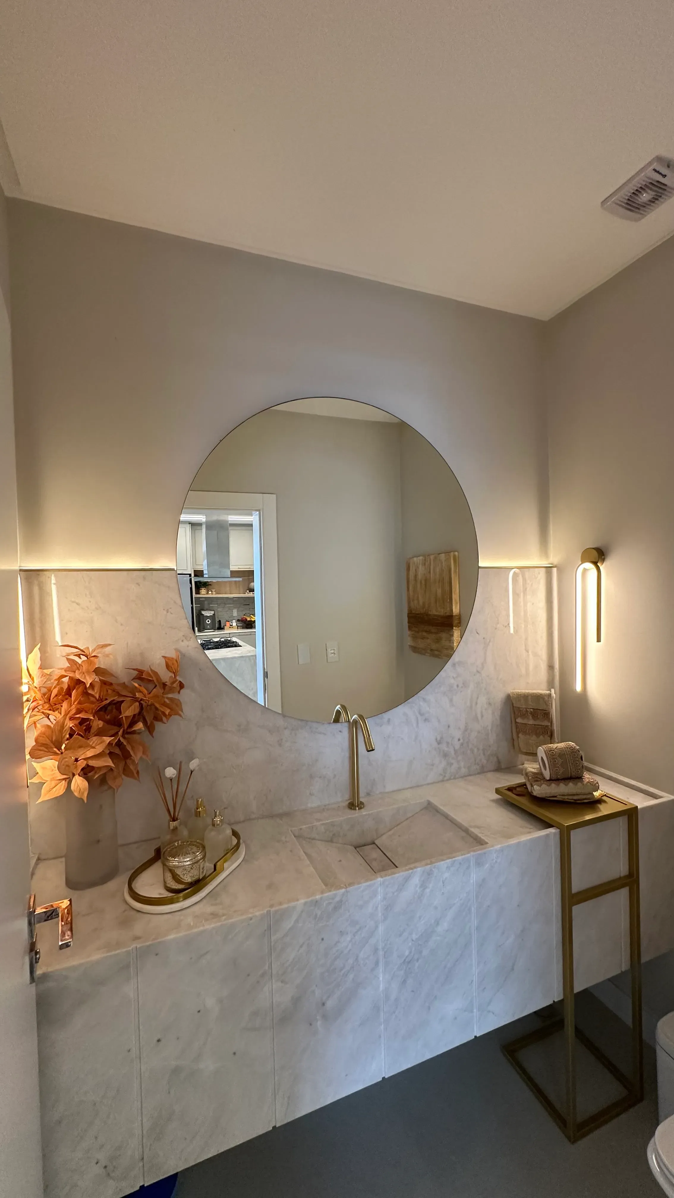 Casa com 4 dormitórios sendo 4 suítes e 4 vagas de garagem em Camboriú/SC