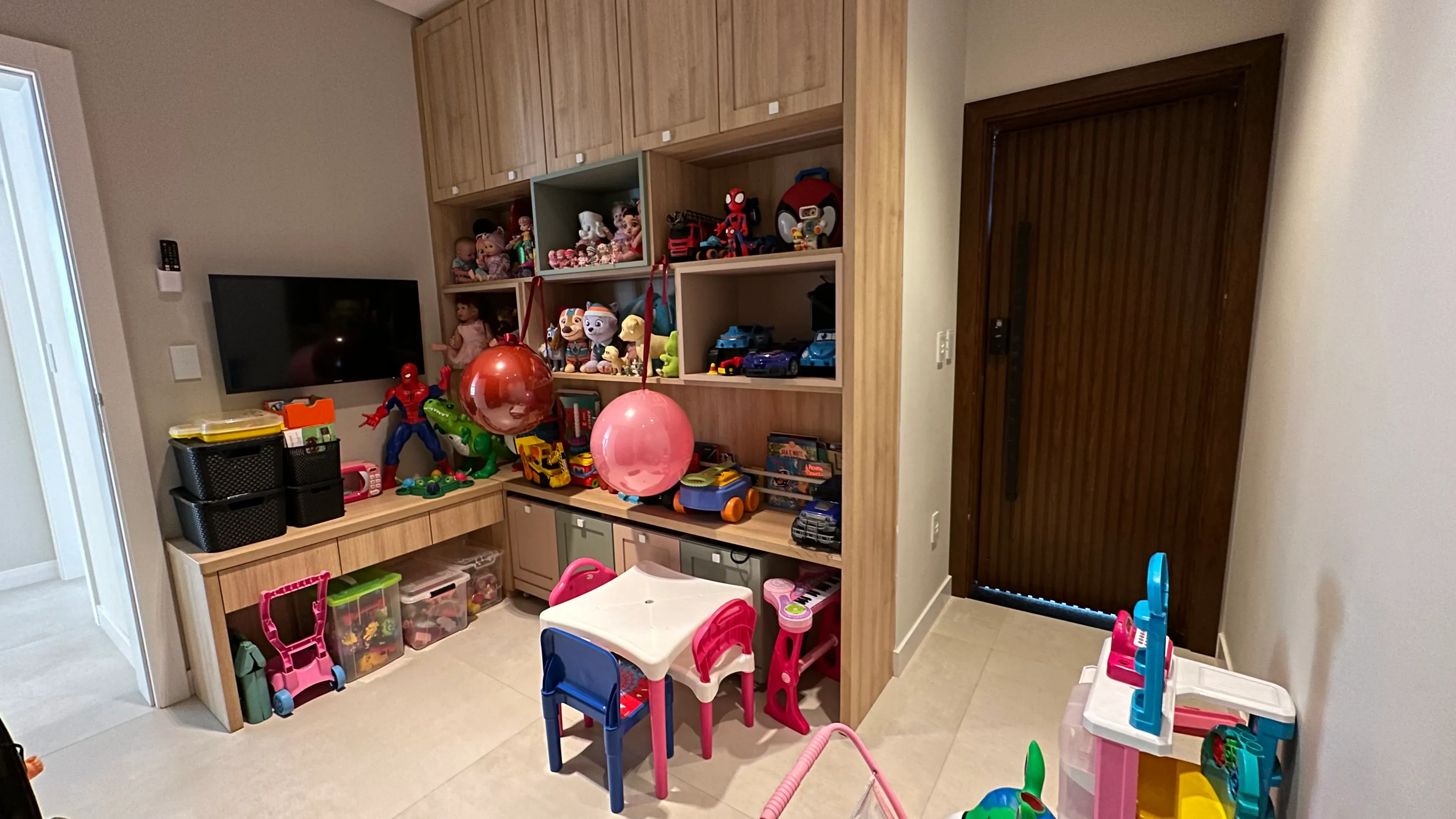 Casa com 4 dormitórios sendo 4 suítes e 4 vagas de garagem em Camboriú/SC