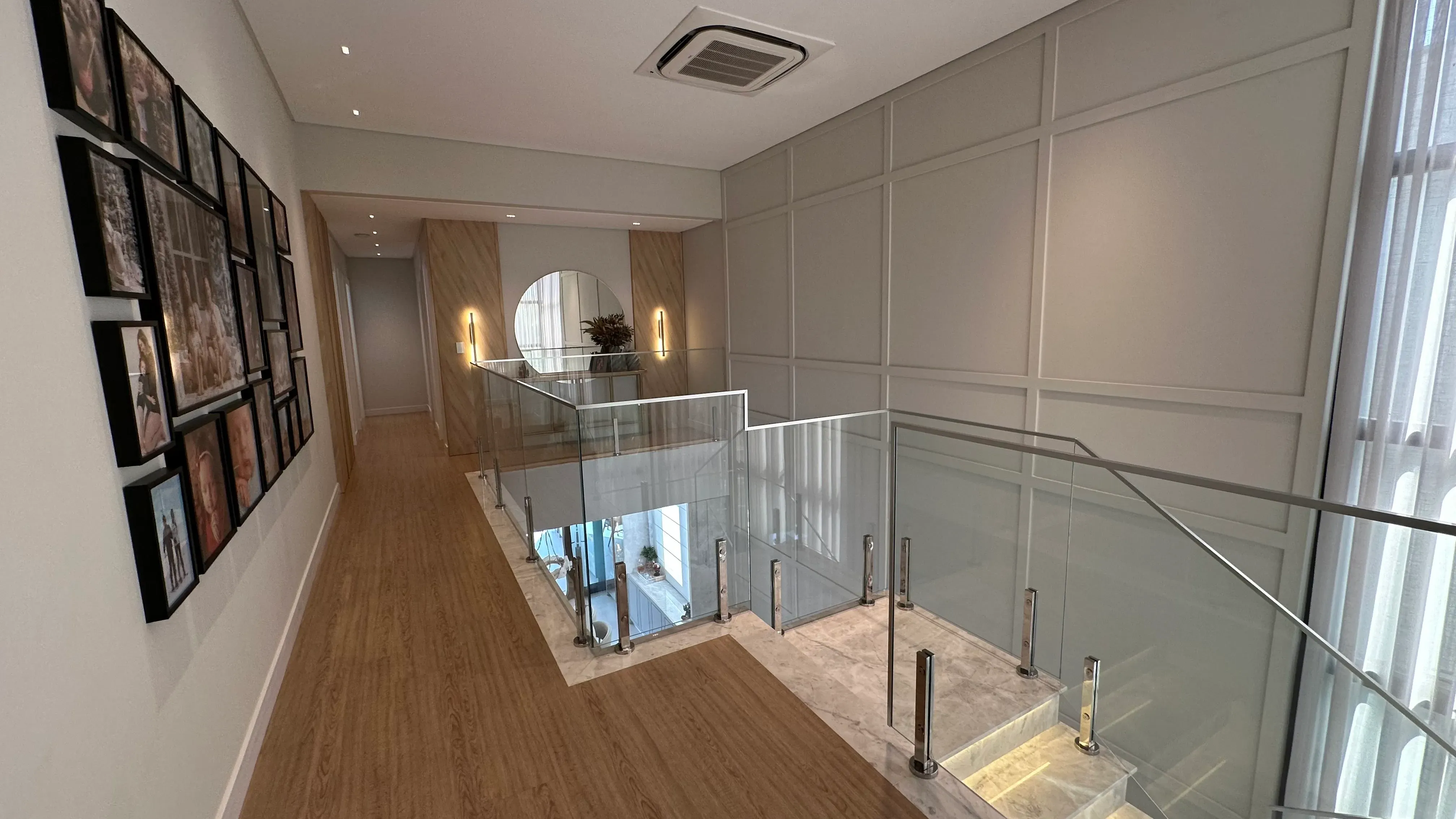 Casa com 4 dormitórios sendo 4 suítes e 4 vagas de garagem em Camboriú/SC