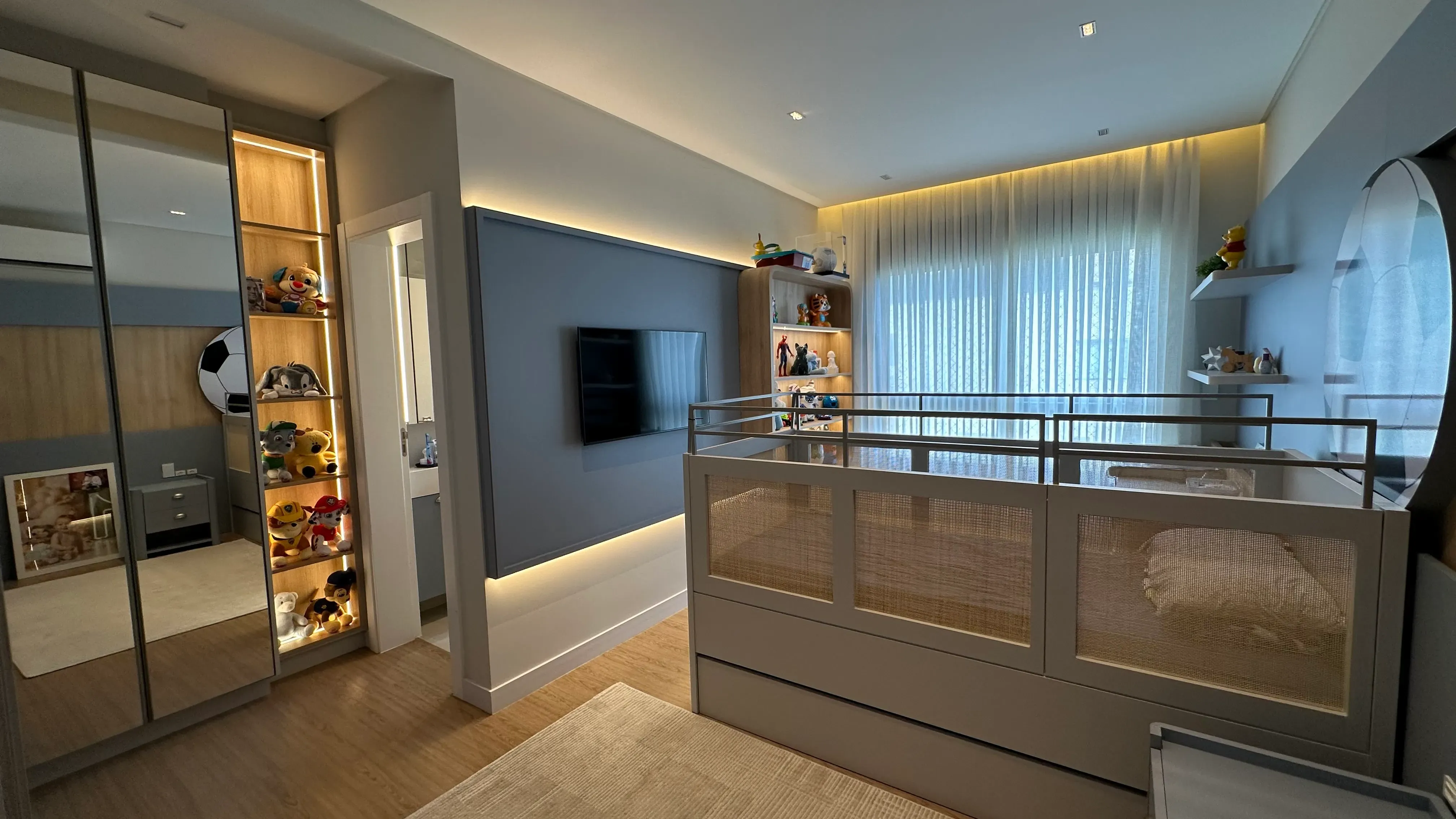 Casa com 4 dormitórios sendo 4 suítes e 4 vagas de garagem em Camboriú/SC