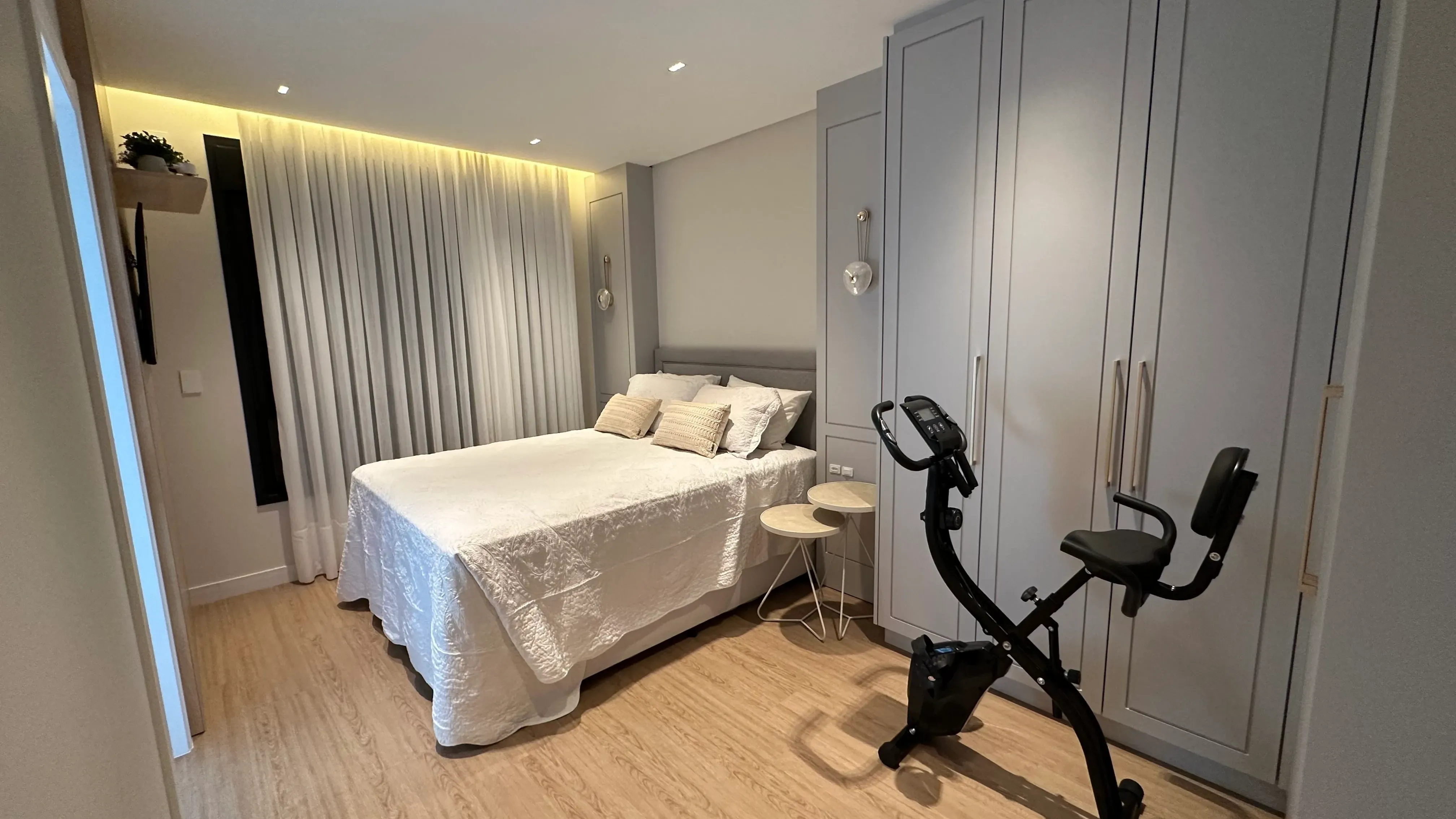 Casa com 4 dormitórios sendo 4 suítes e 4 vagas de garagem em Camboriú/SC