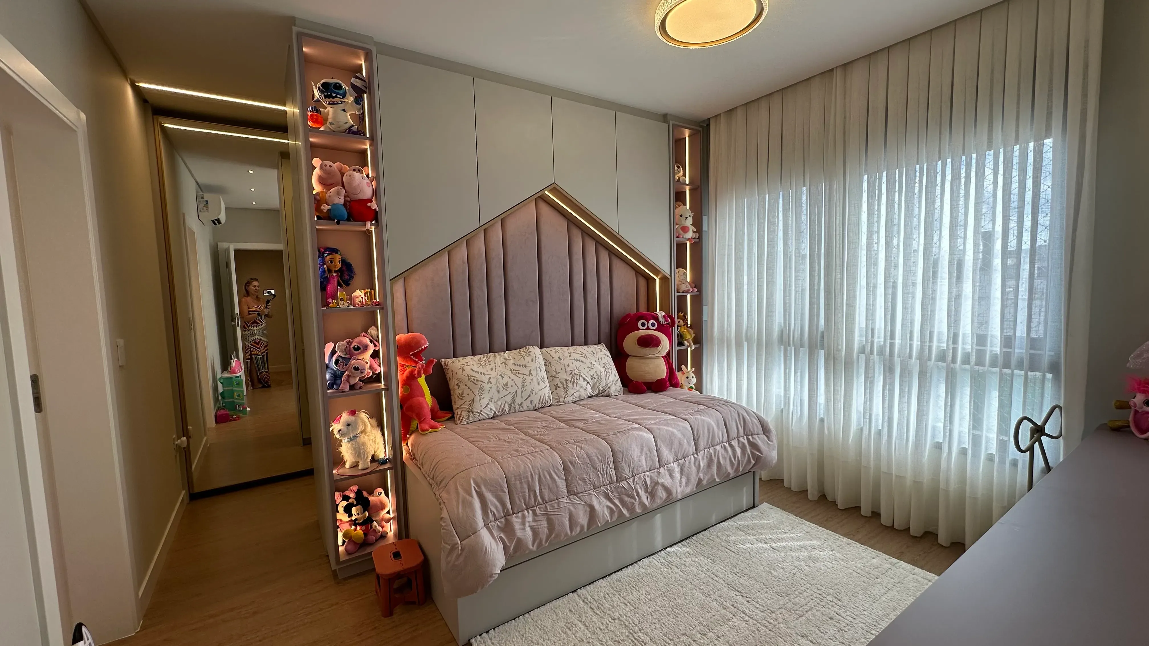 Casa com 4 dormitórios sendo 4 suítes e 4 vagas de garagem em Camboriú/SC