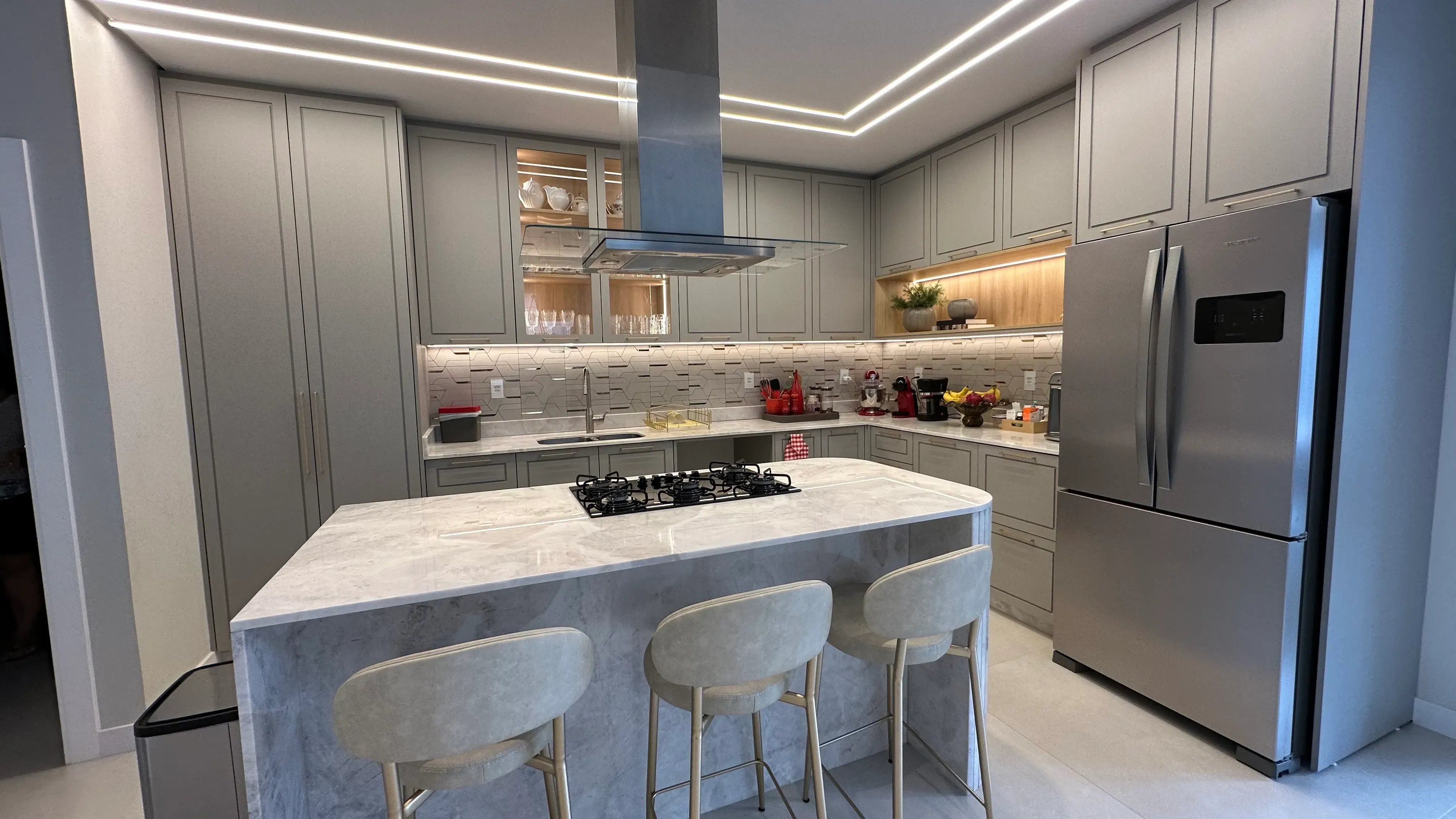 Casa com 4 dormitórios sendo 4 suítes e 4 vagas de garagem em Camboriú/SC