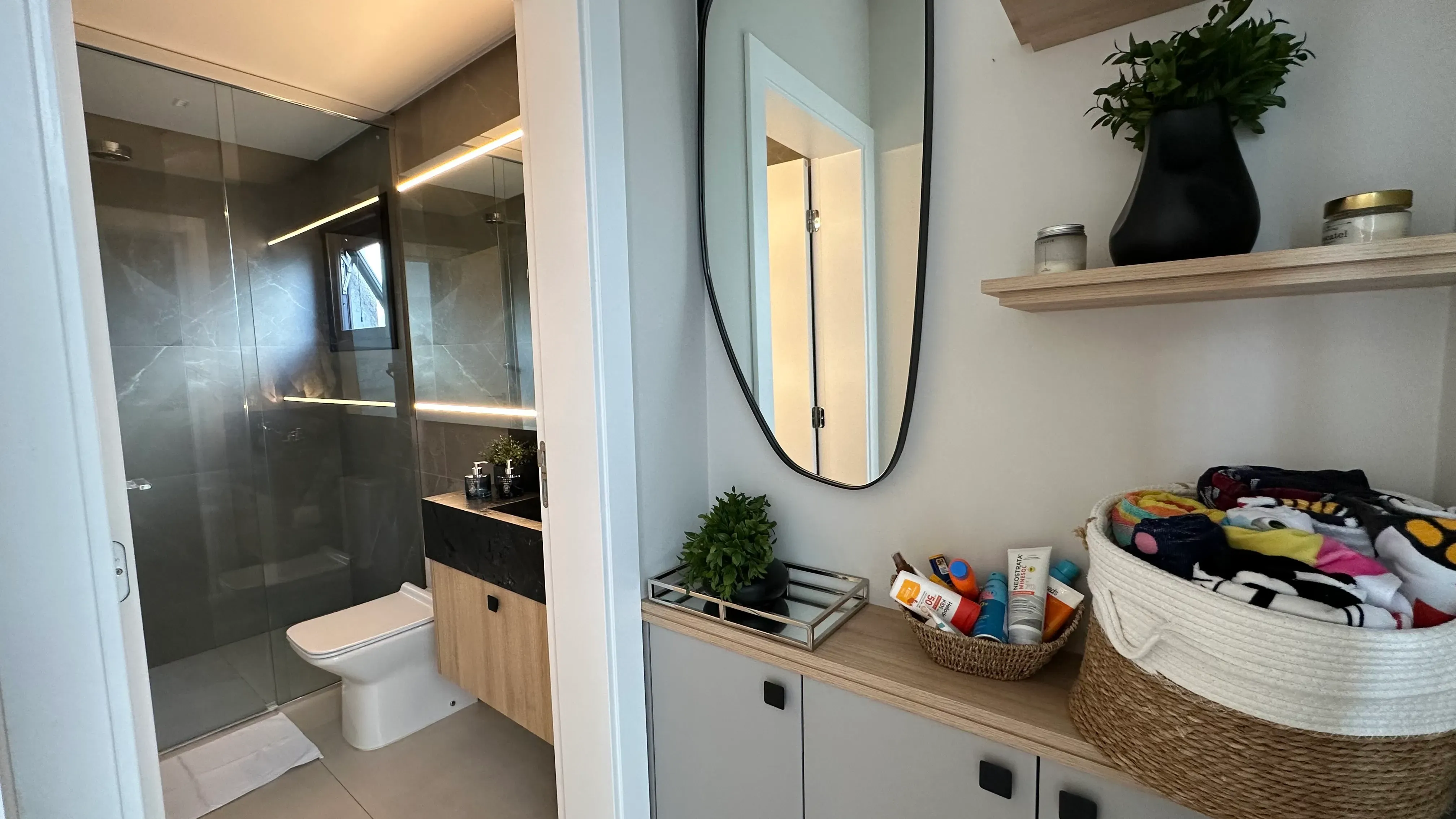 Casa com 4 dormitórios sendo 4 suítes e 4 vagas de garagem em Camboriú/SC