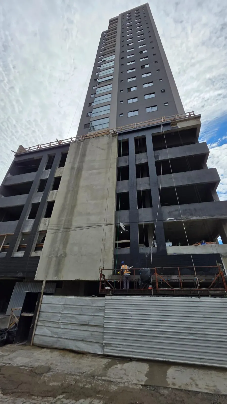 Apartamento 3 suítes e 2 vagas de garagem em Pereque - Porto Belo/SC