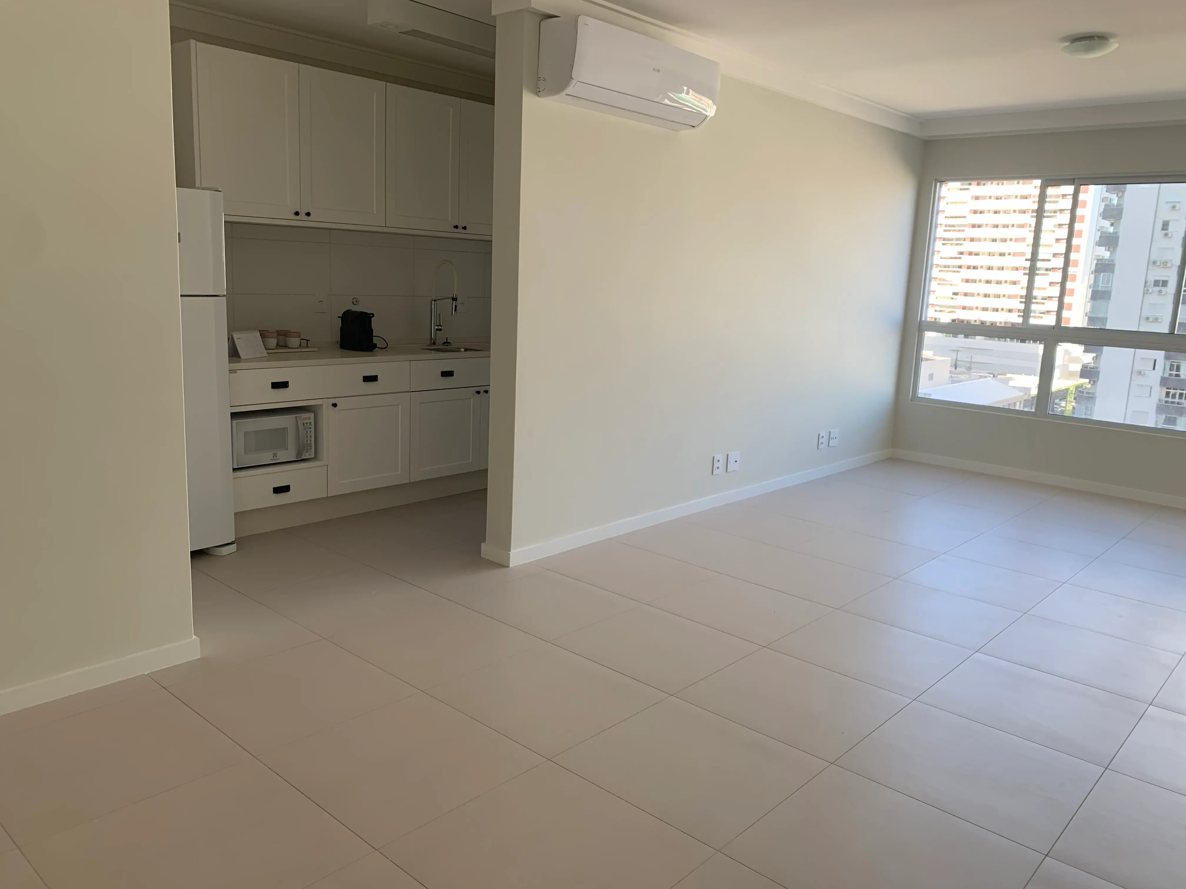 Apartamento com 2 dormitórios sendo 1 suíte e 1 vaga de garagem em São José/SC