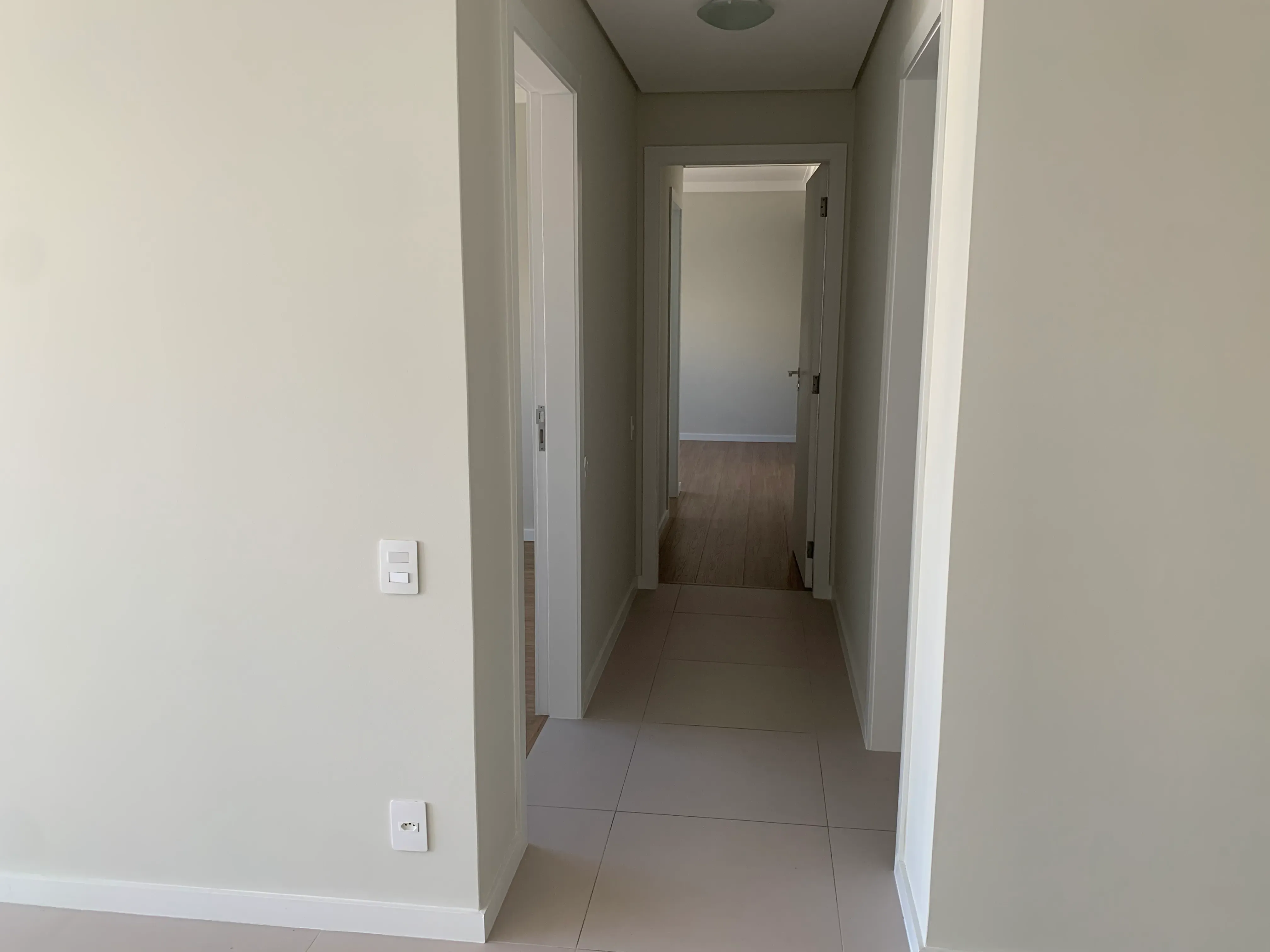 Apartamento com 2 dormitórios sendo 1 suíte e 1 vaga de garagem em São José/SC