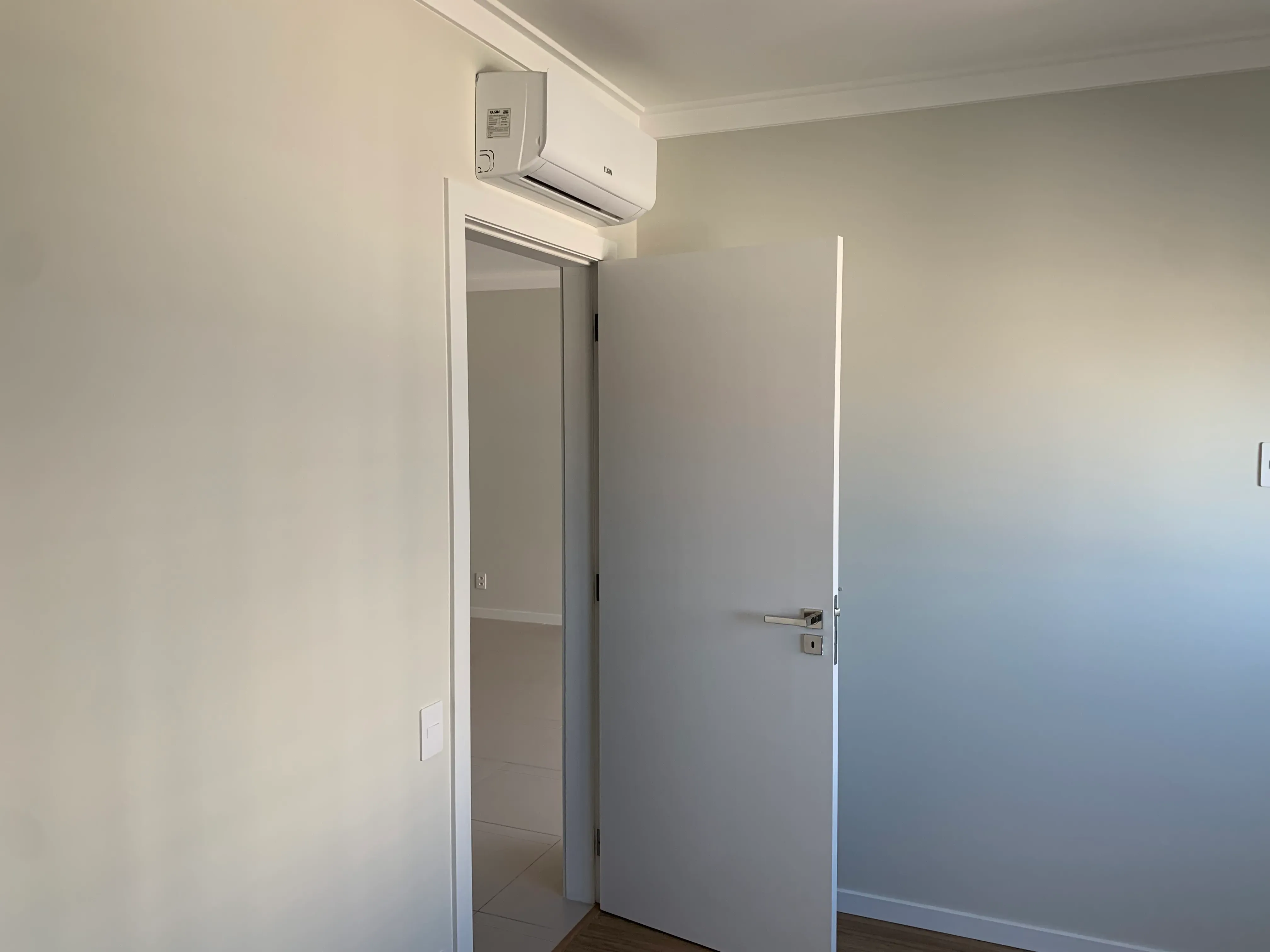 Apartamento com 2 dormitórios sendo 1 suíte e 1 vaga de garagem em São José/SC