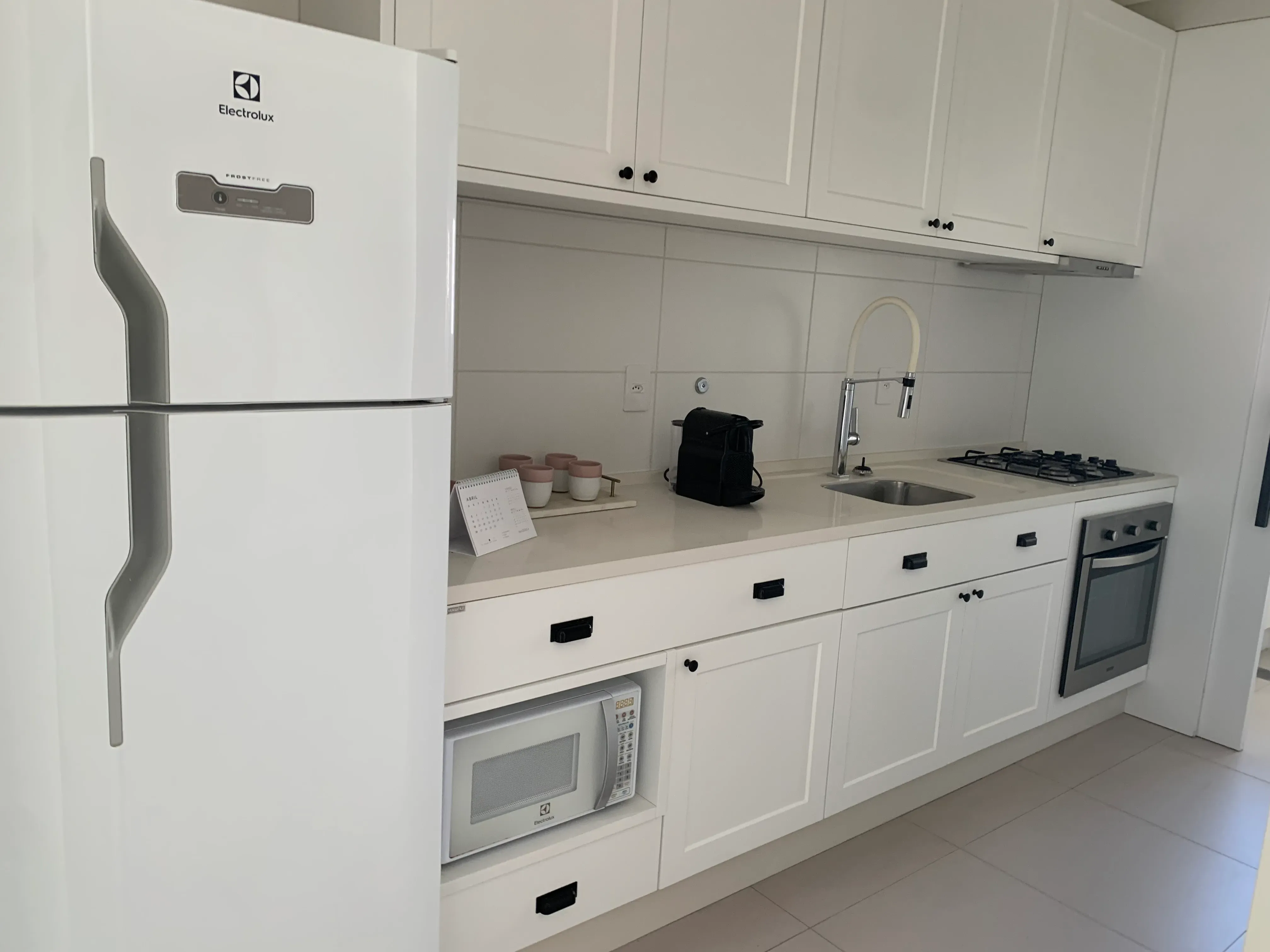 Apartamento com 2 dormitórios sendo 1 suíte e 1 vaga de garagem em São José/SC
