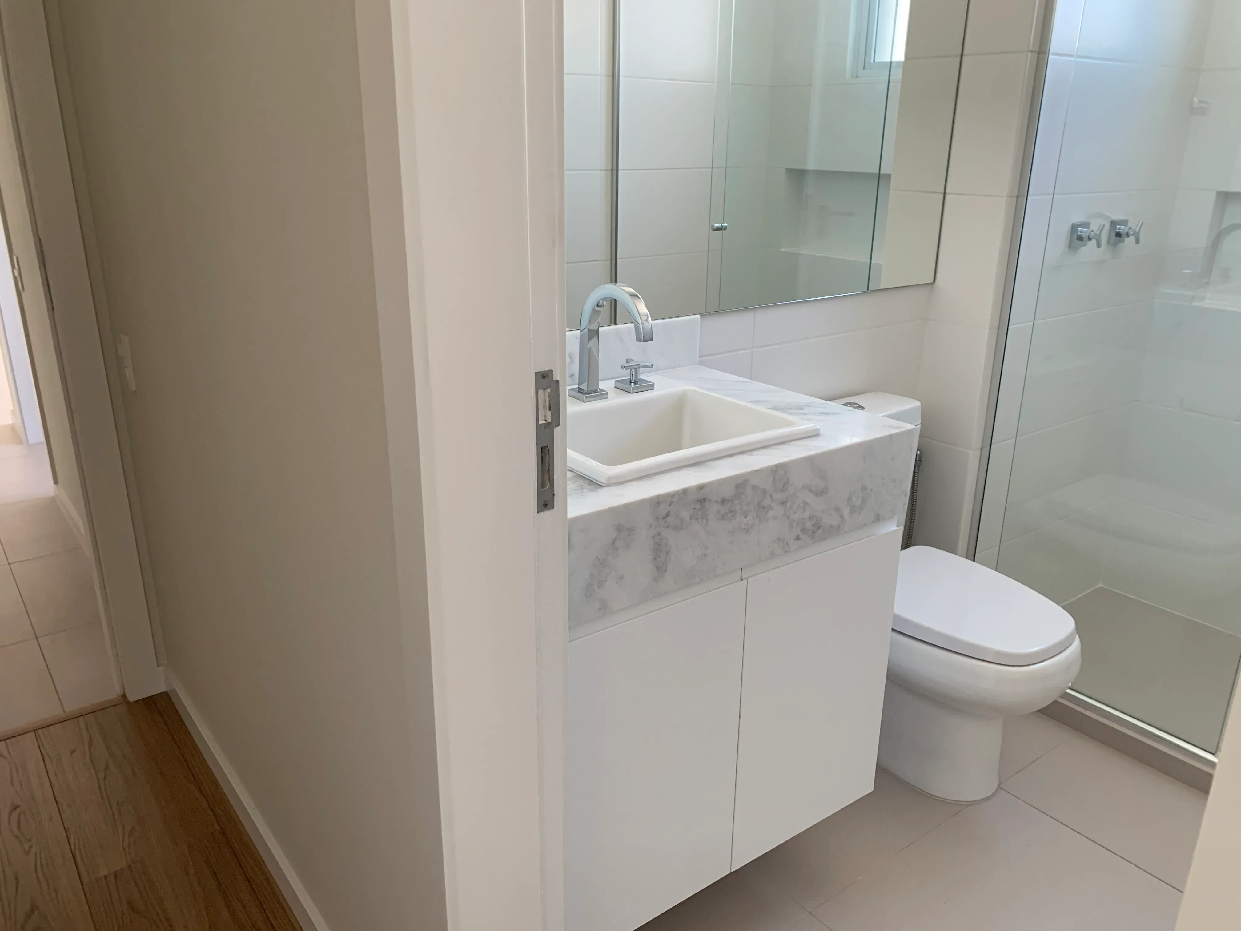 Apartamento com 2 dormitórios sendo 1 suíte e 1 vaga de garagem em São José/SC