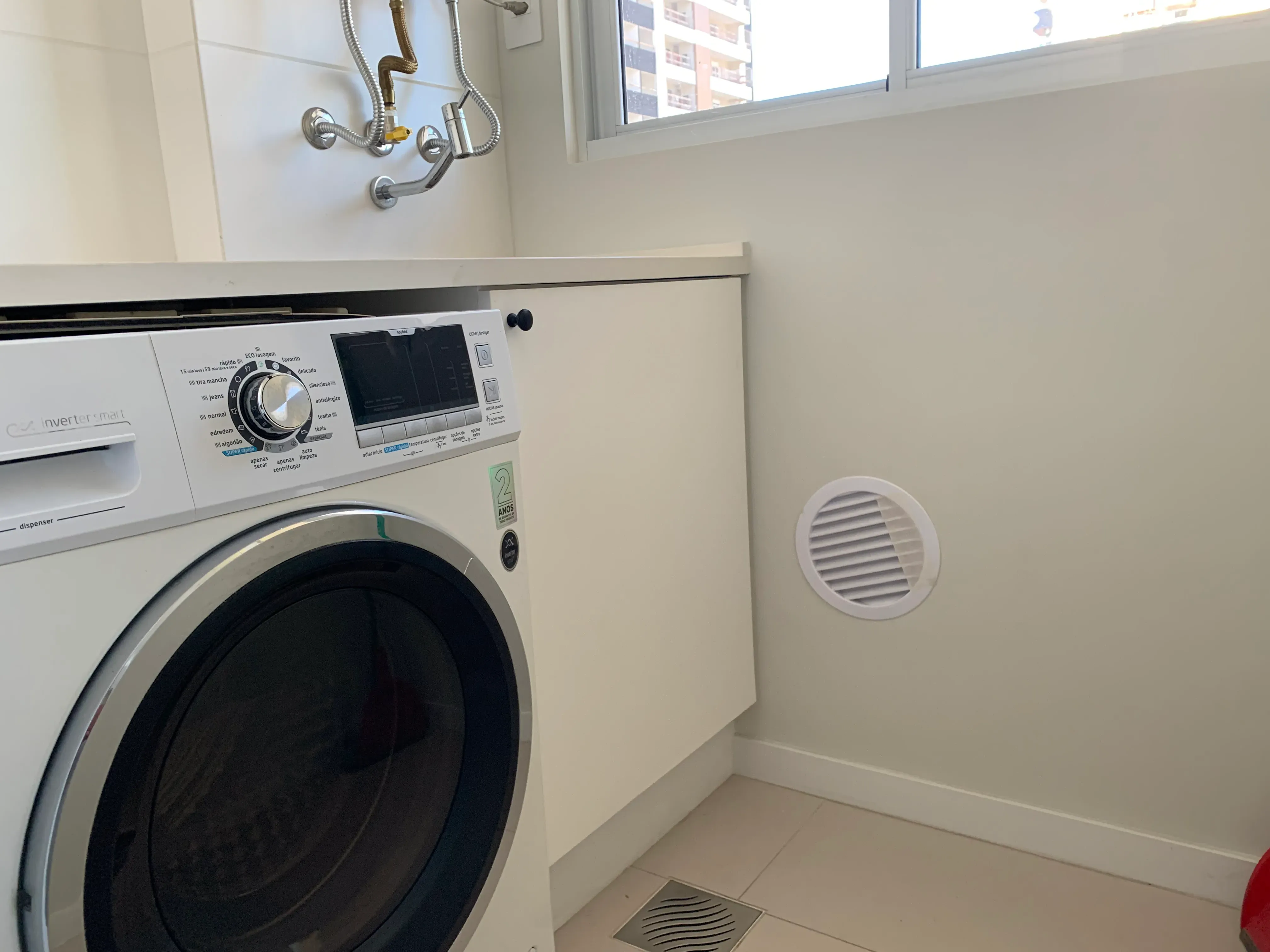 Apartamento com 2 dormitórios sendo 1 suíte e 1 vaga de garagem em São José/SC