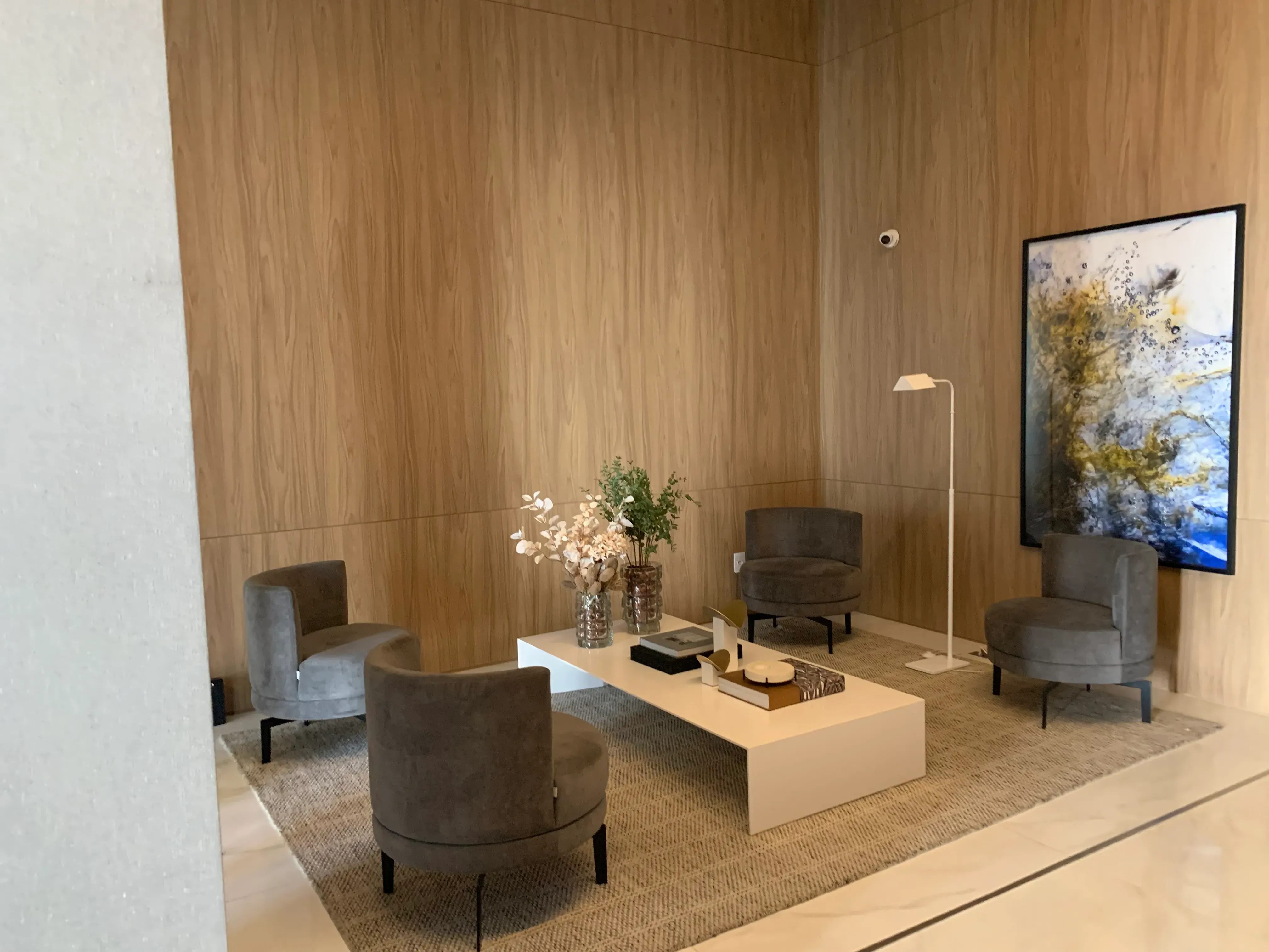 Apartamento com 2 dormitórios sendo 1 suíte e 1 vaga de garagem em São José/SC