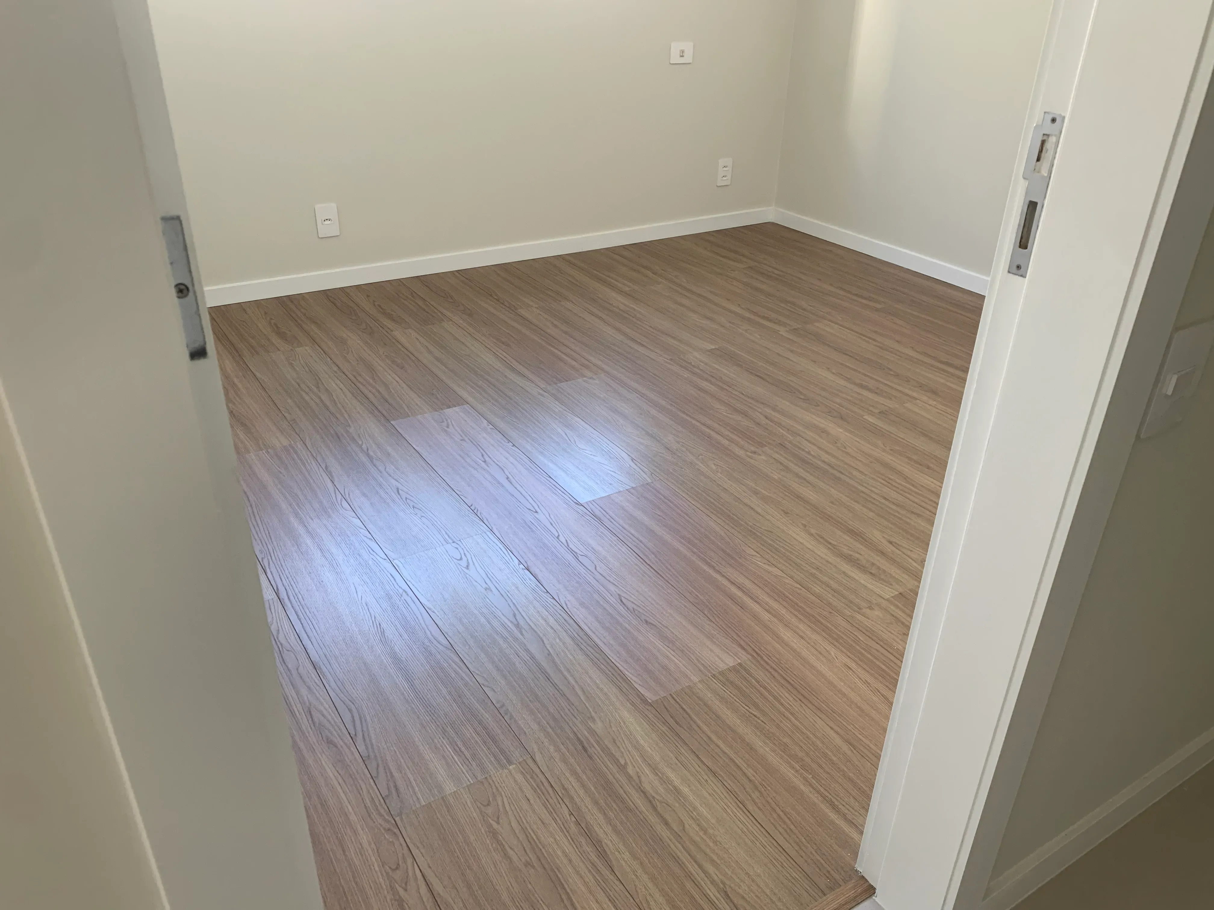 Apartamento com 2 dormitórios sendo 1 suíte e 1 vaga de garagem em São José/SC