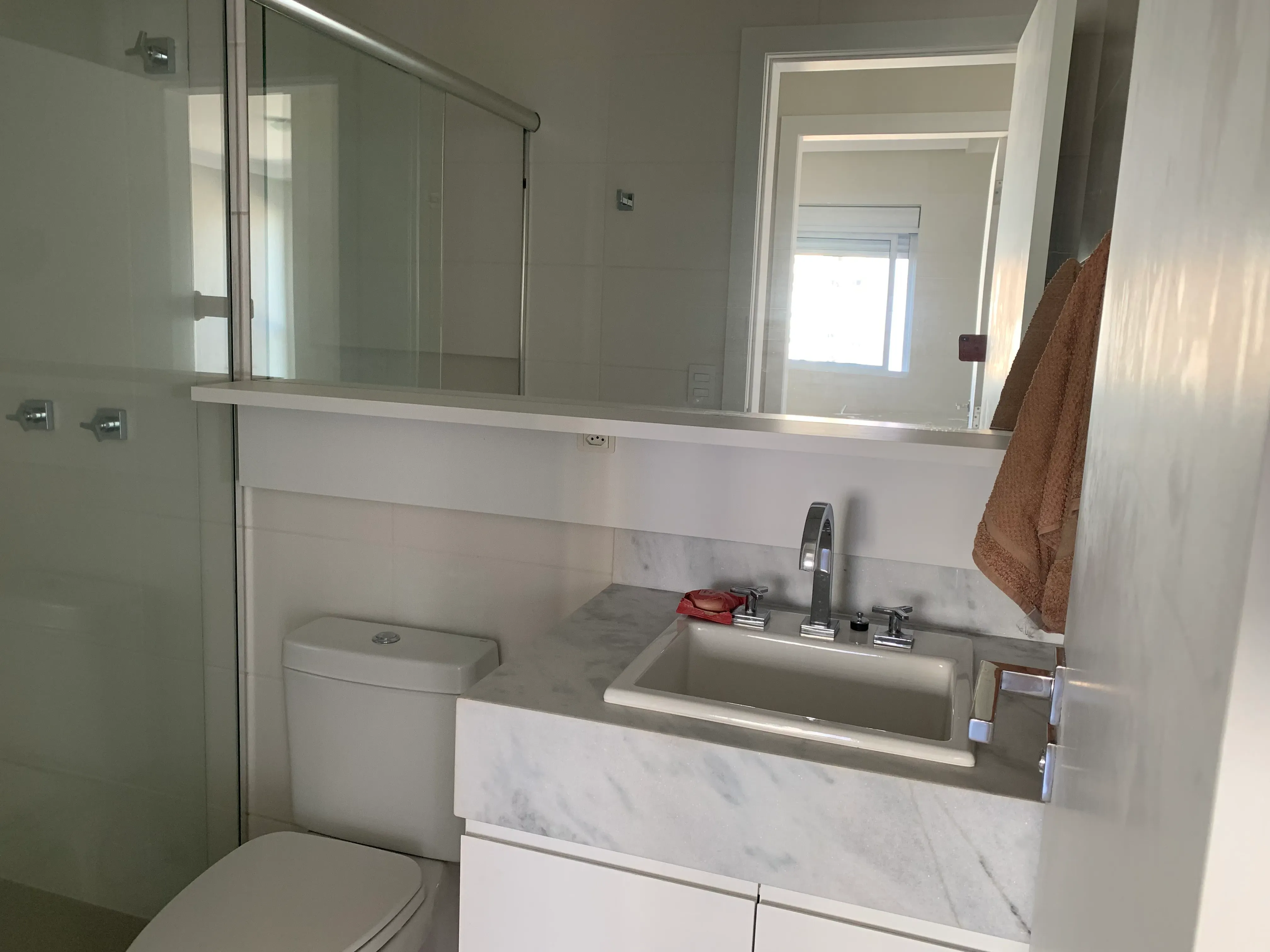 Apartamento com 2 dormitórios sendo 1 suíte e 1 vaga de garagem em São José/SC