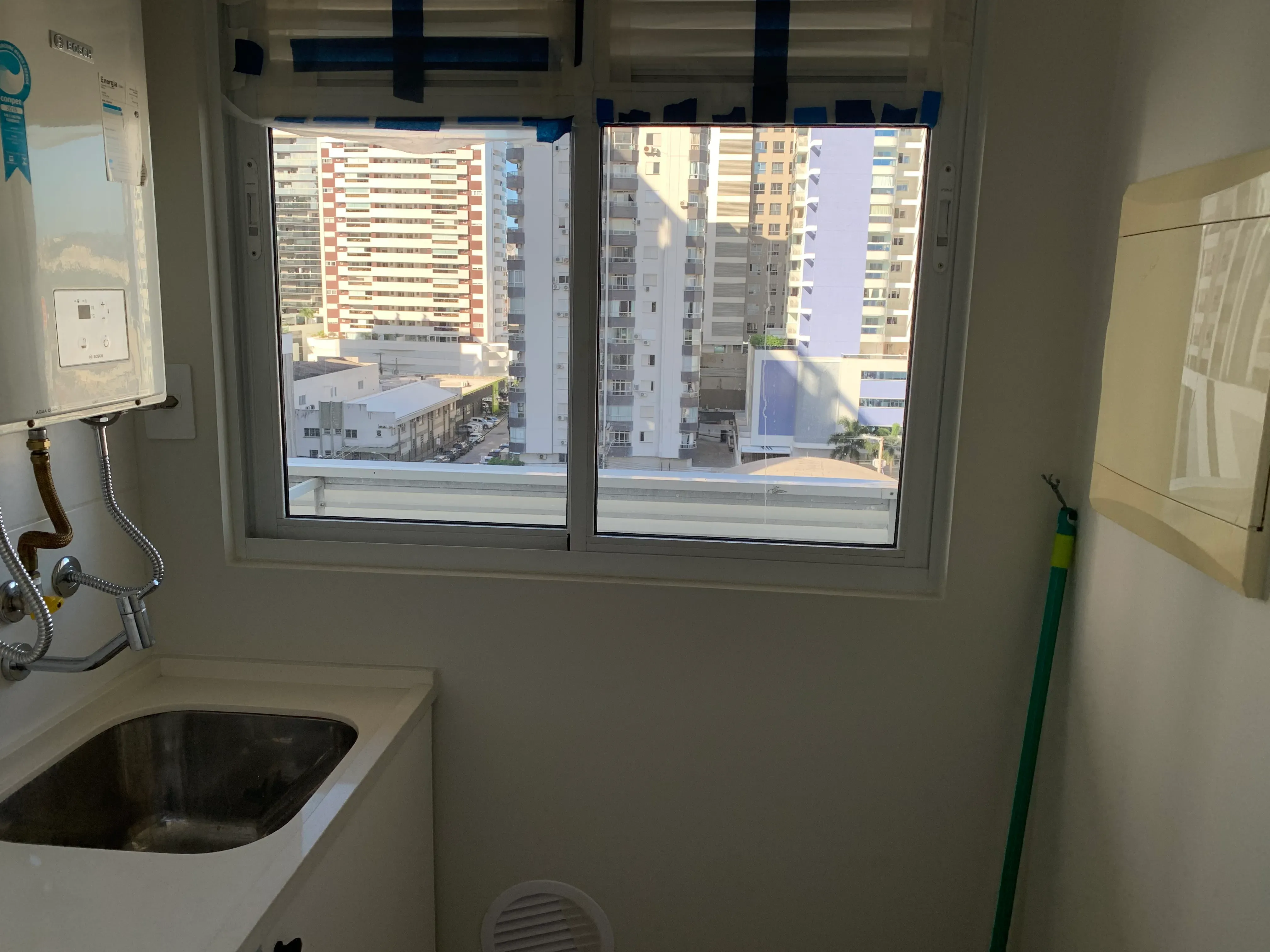Apartamento com 2 dormitórios sendo 1 suíte e 1 vaga de garagem em São José/SC