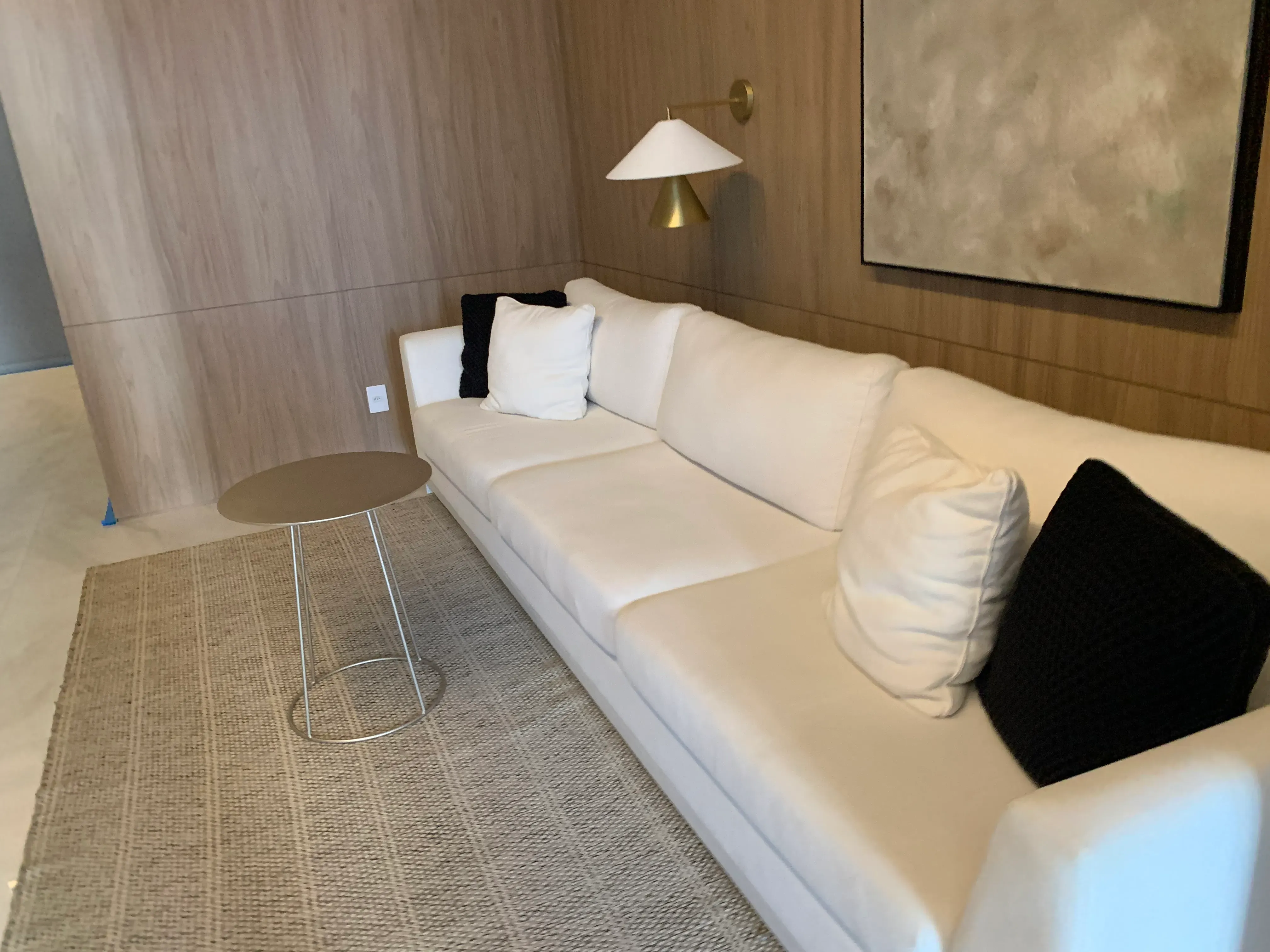 Apartamento com 2 dormitórios sendo 1 suíte e 1 vaga de garagem em São José/SC