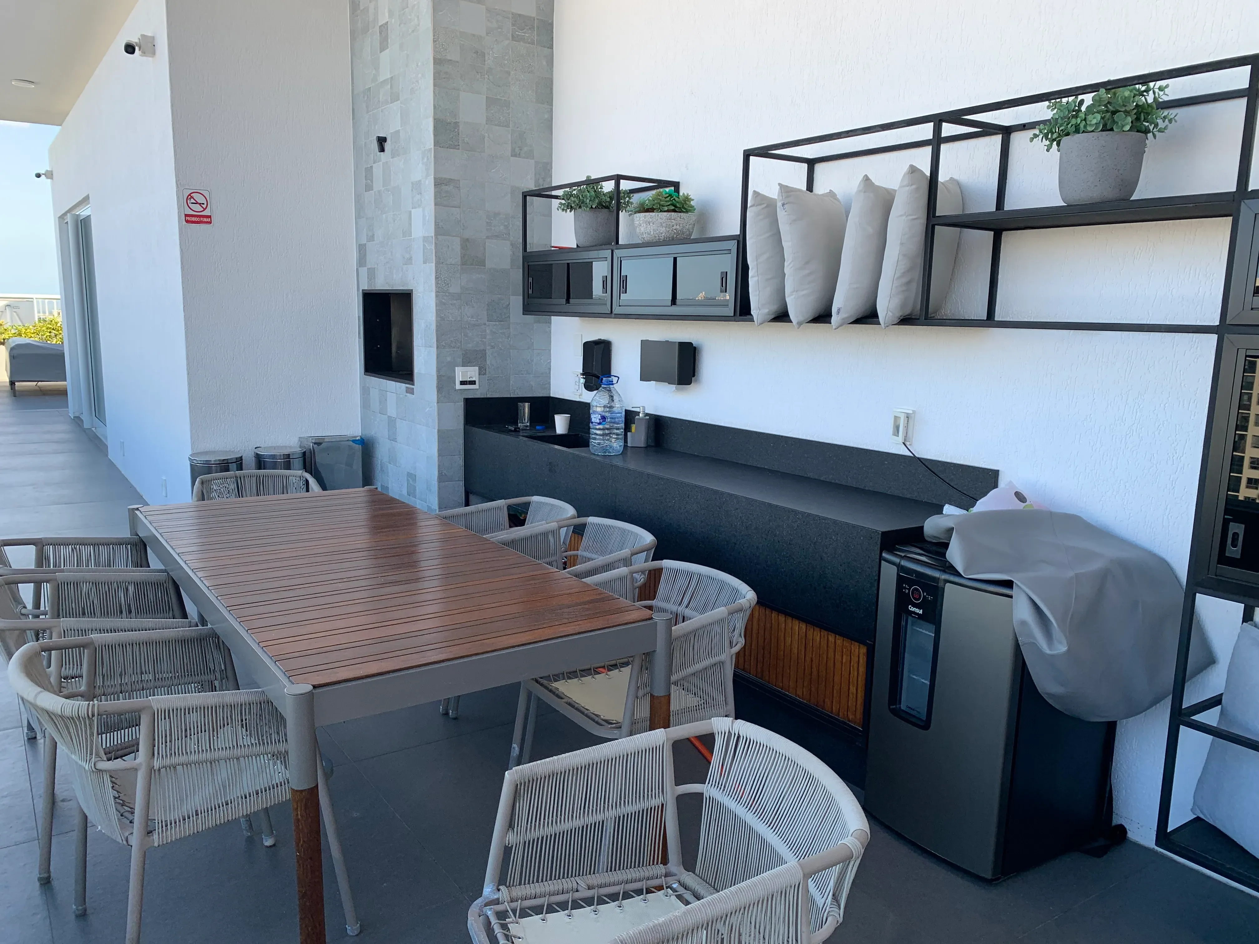 Apartamento com 2 dormitórios sendo 1 suíte e 1 vaga de garagem em São José/SC