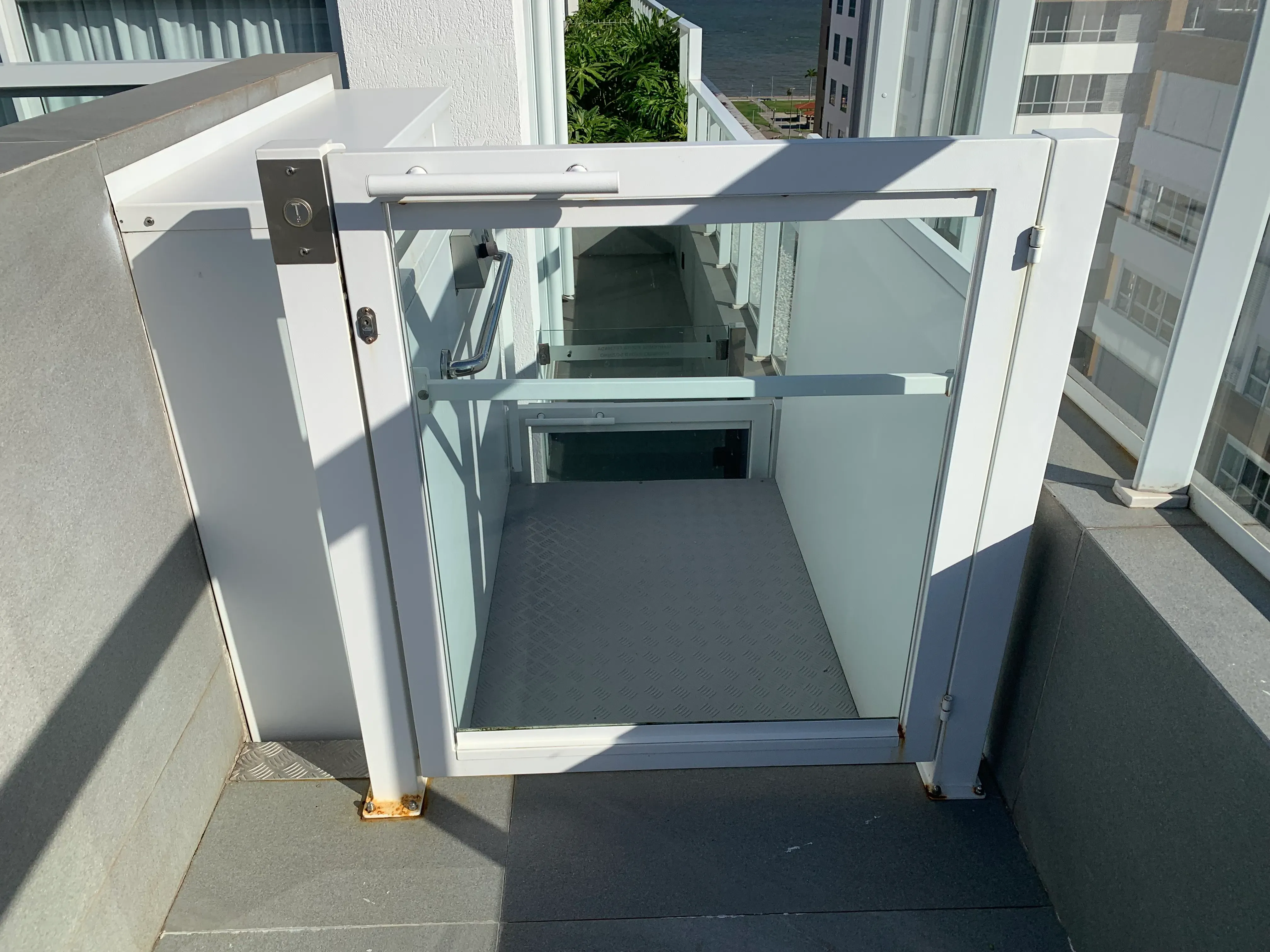 Apartamento com 2 dormitórios sendo 1 suíte e 1 vaga de garagem em São José/SC