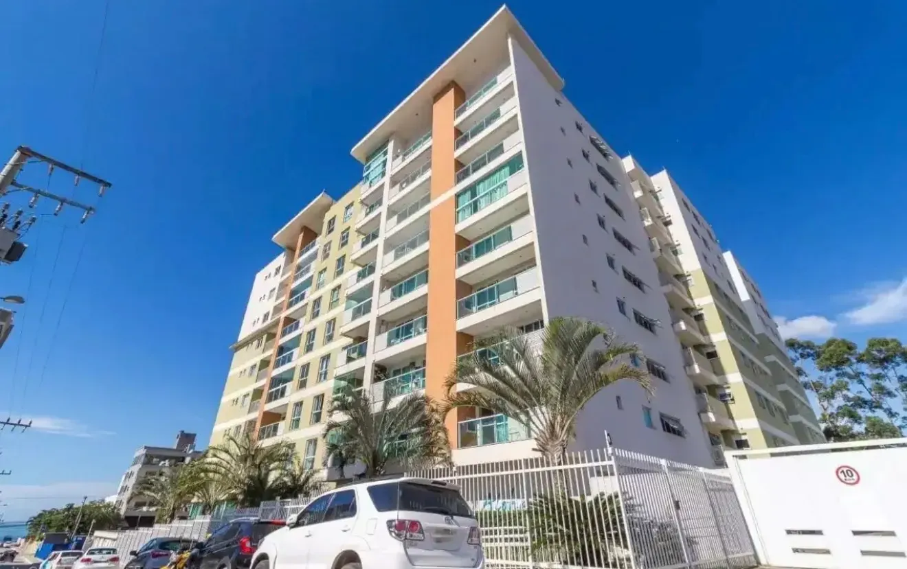 Apartamento com 1 dormitório sendo 1 suíte e 1 vaga de garagem em Itajaí/SC