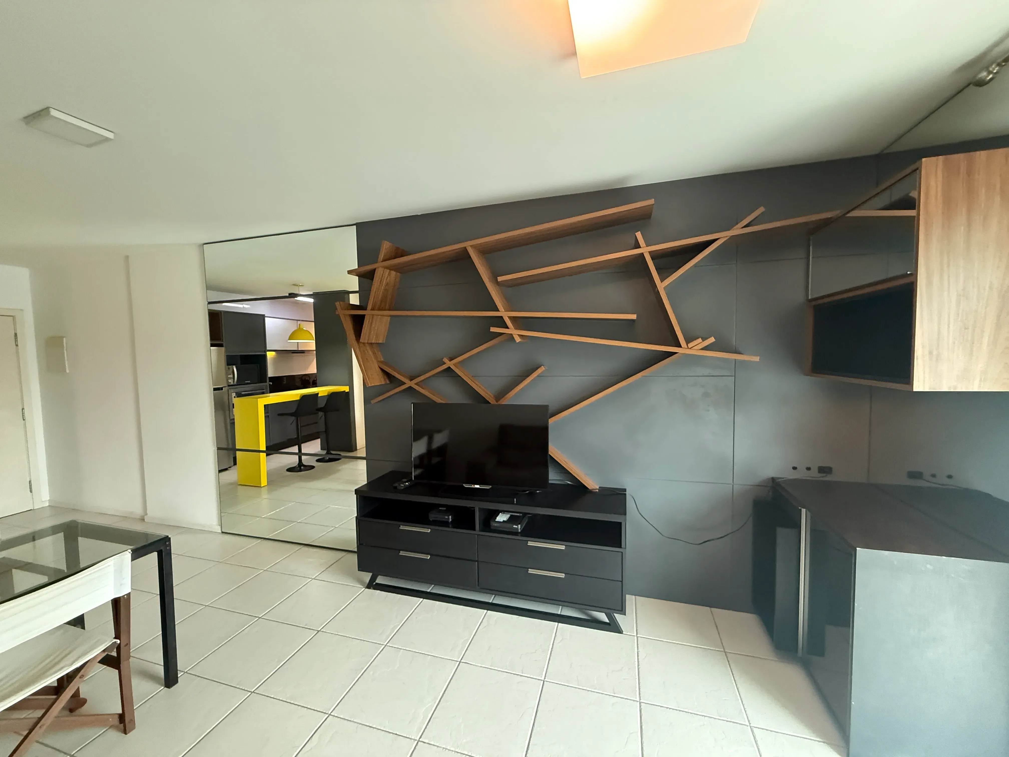 Apartamento com 1 dormitório sendo 1 suíte e 1 vaga de garagem em Itajaí/SC