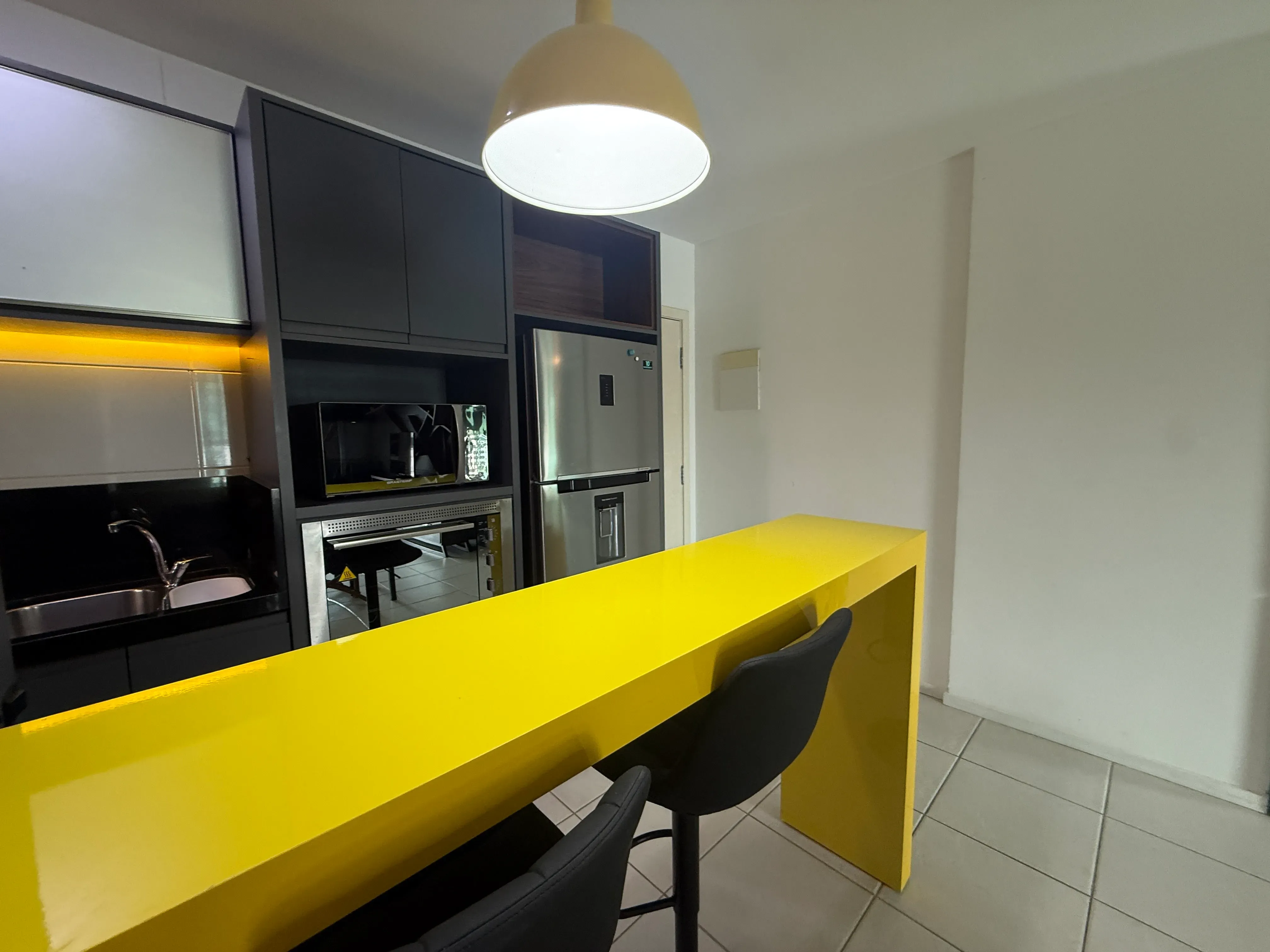 Apartamento com 1 dormitório sendo 1 suíte e 1 vaga de garagem em Itajaí/SC