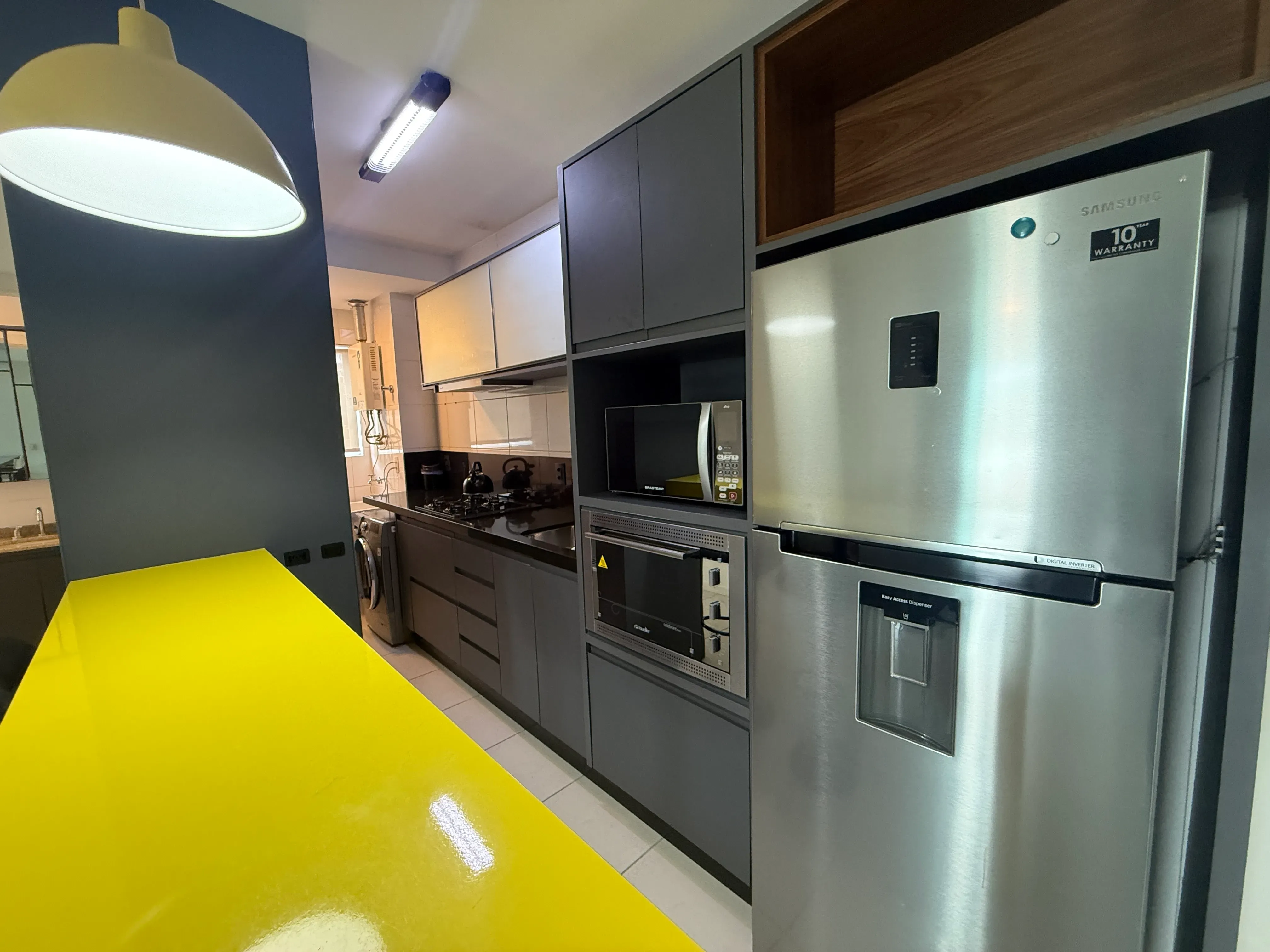 Apartamento com 1 dormitório sendo 1 suíte e 1 vaga de garagem em Itajaí/SC