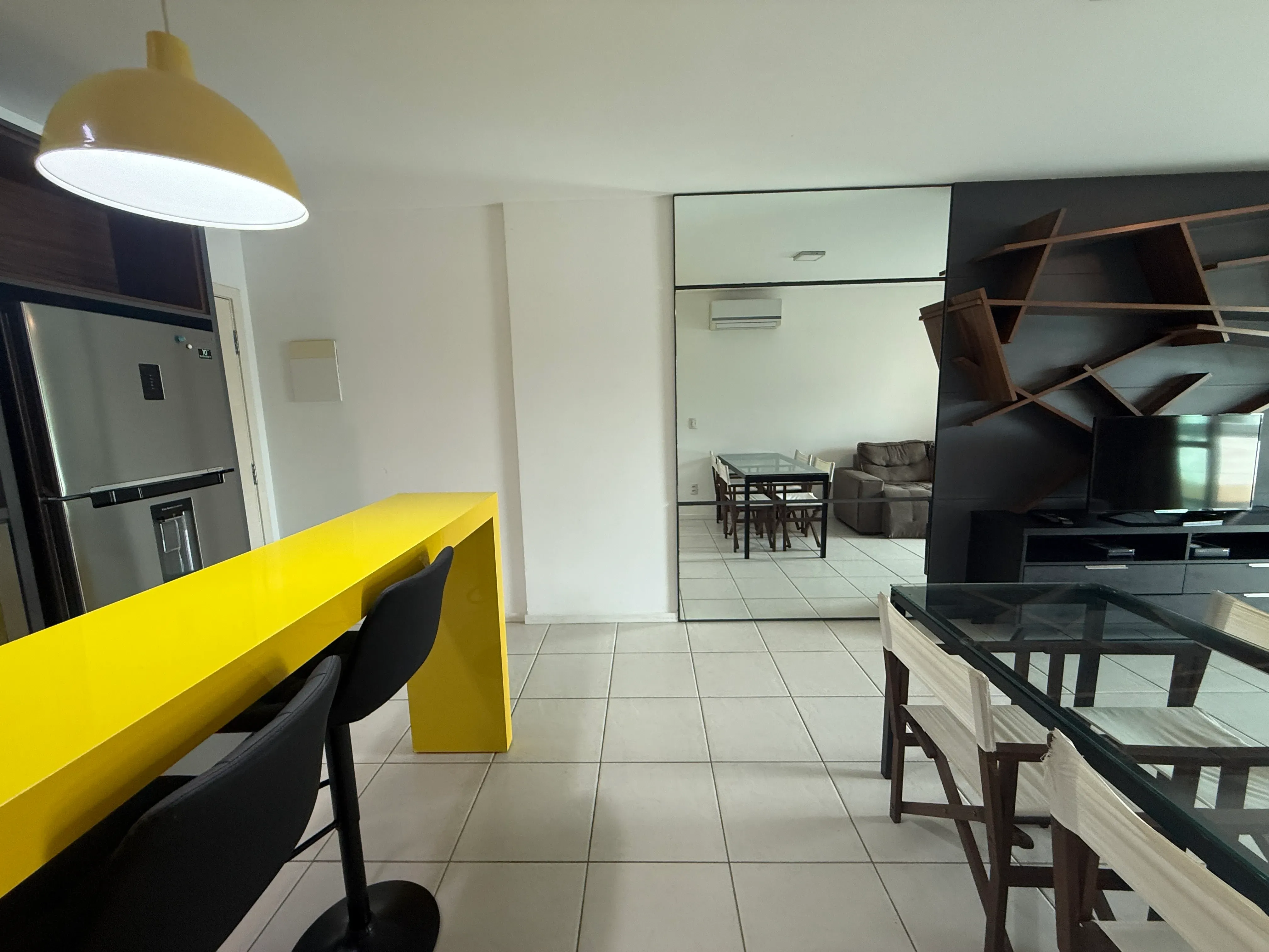 Apartamento com 1 dormitório sendo 1 suíte e 1 vaga de garagem em Itajaí/SC