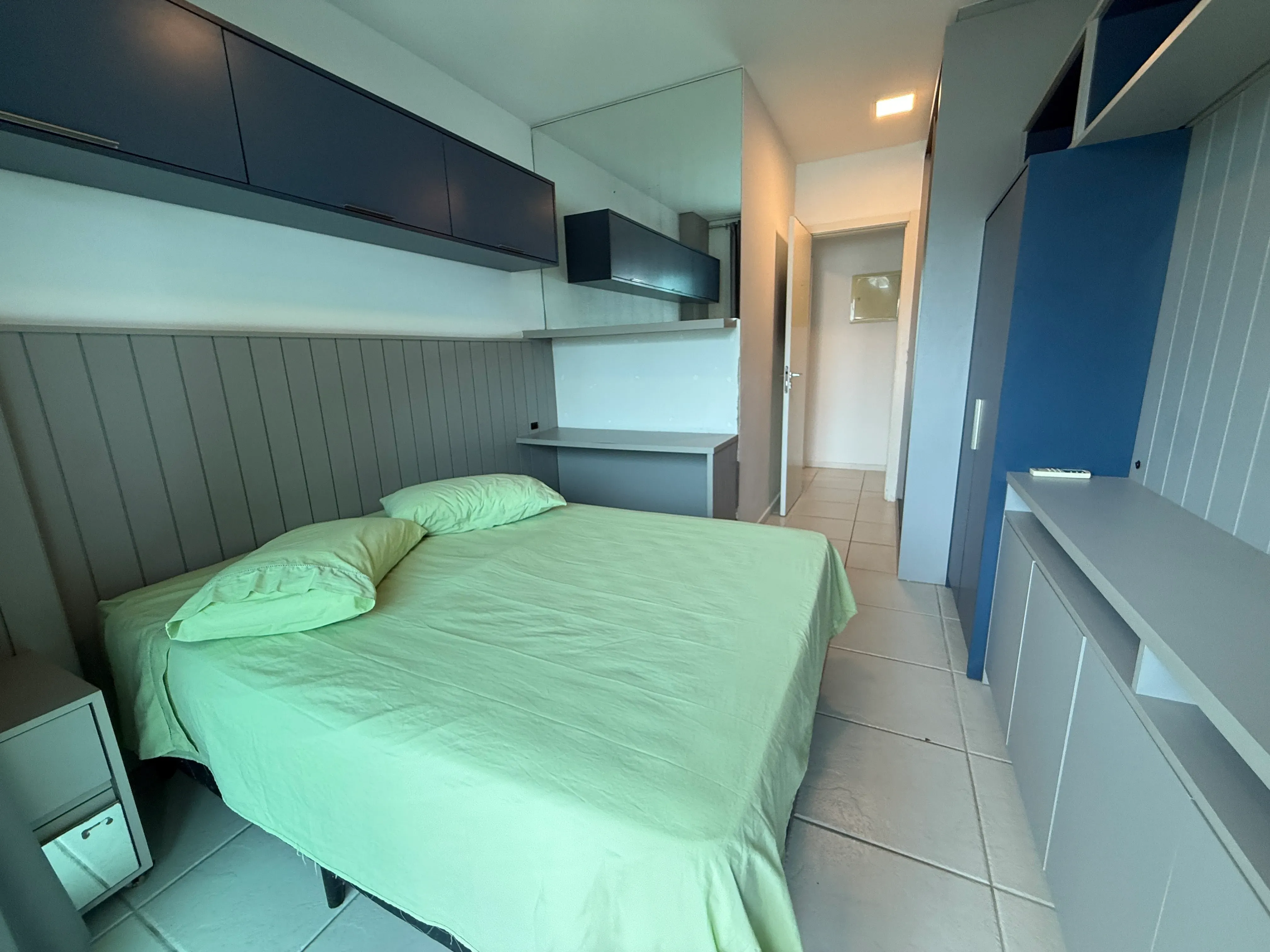 Apartamento com 1 dormitório sendo 1 suíte e 1 vaga de garagem em Itajaí/SC