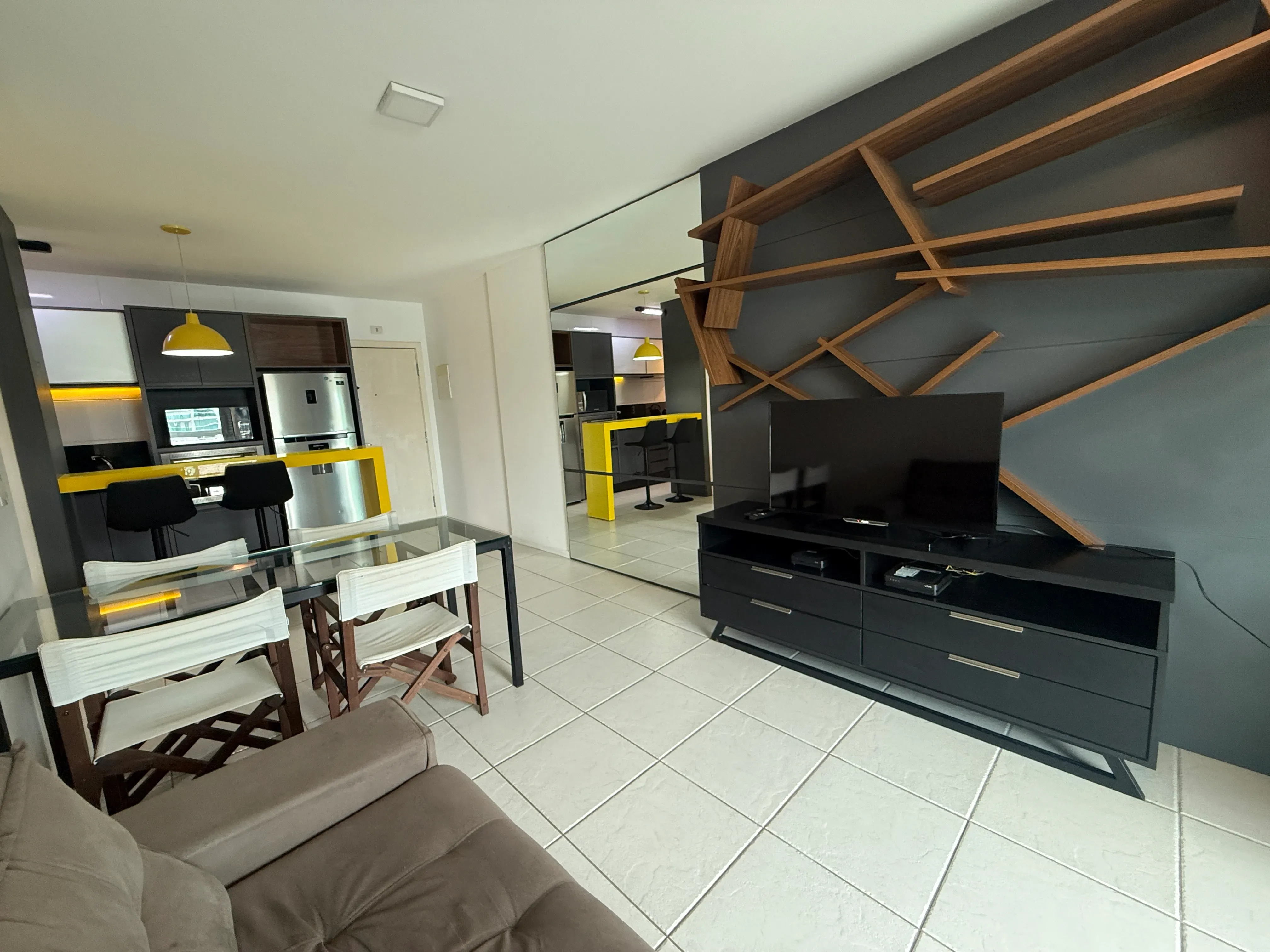 Apartamento com 1 dormitório sendo 1 suíte e 1 vaga de garagem em Itajaí/SC