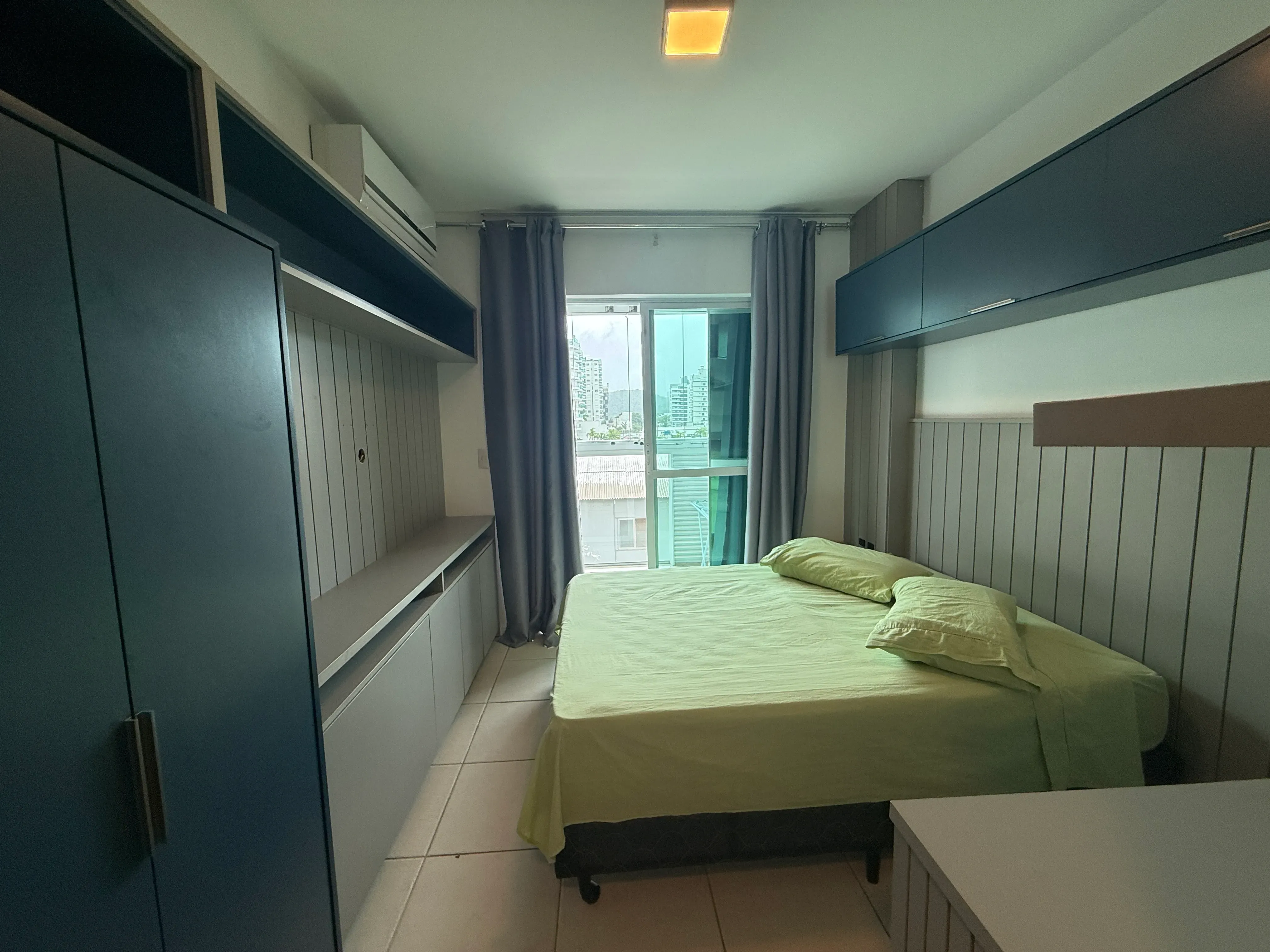 Apartamento com 1 dormitório sendo 1 suíte e 1 vaga de garagem em Itajaí/SC