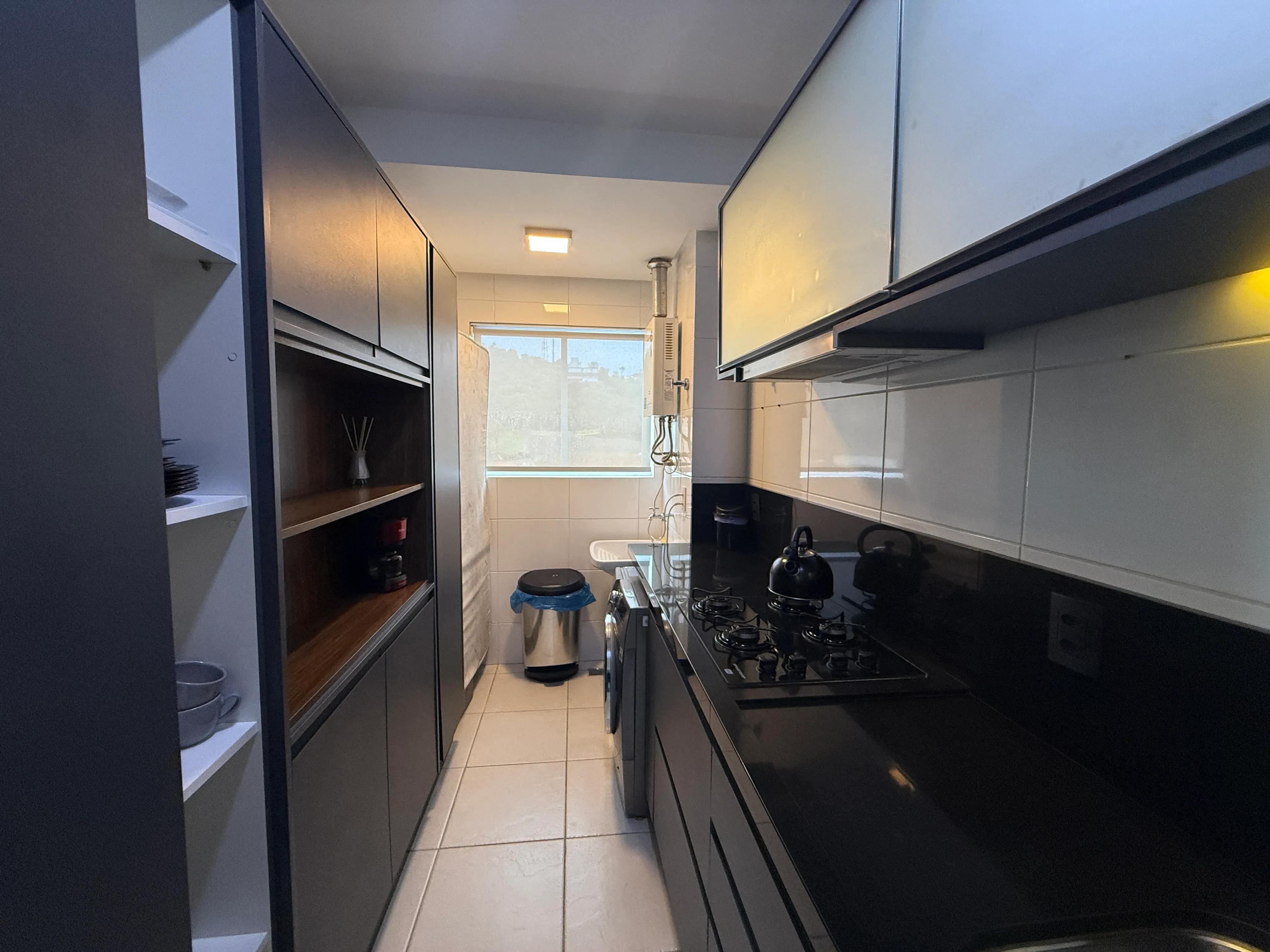 Apartamento com 1 dormitório sendo 1 suíte e 1 vaga de garagem em Itajaí/SC