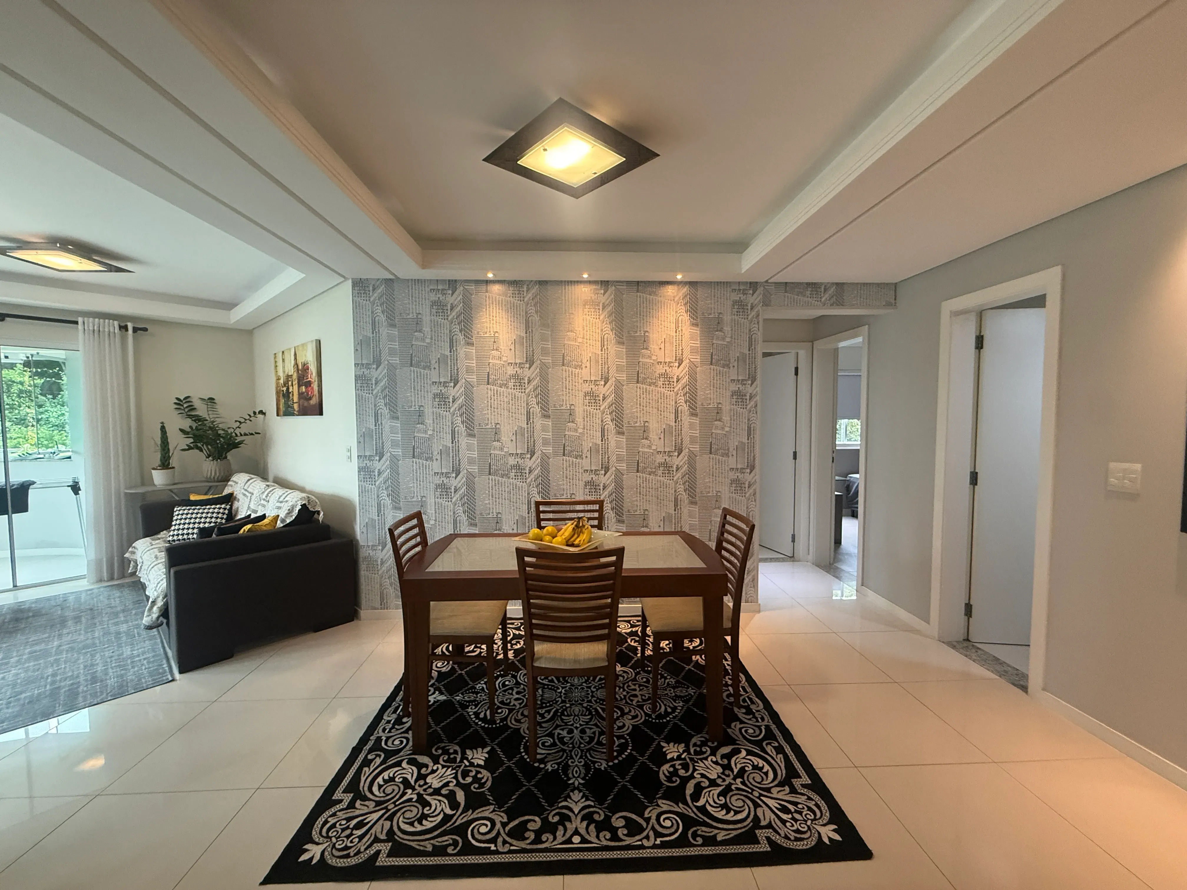 Apartamento com 2 dormitórios sendo 1 suíte e 1 vaga de garagem em Balneário Camboriú/SC