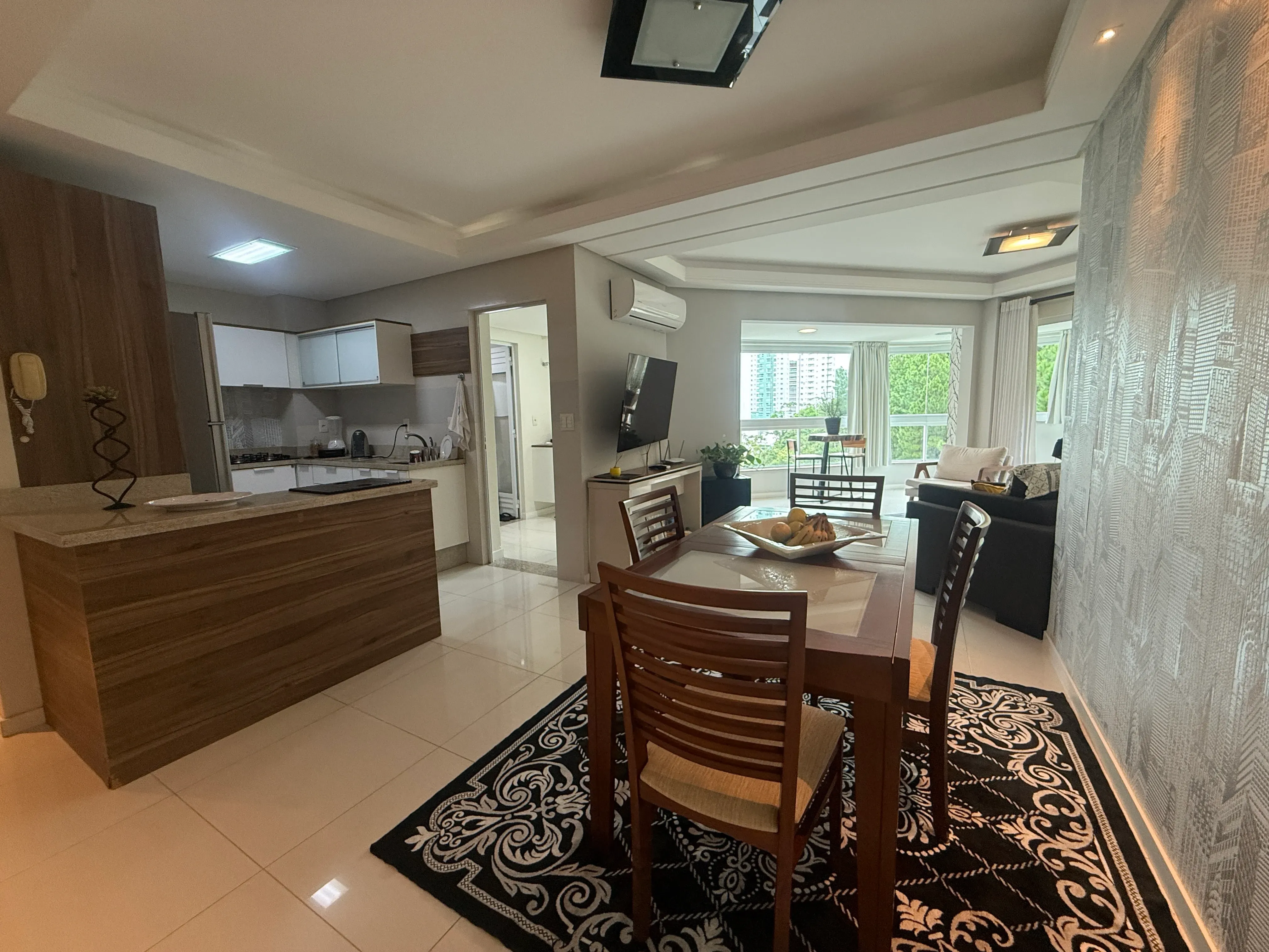 Apartamento com 2 dormitórios sendo 1 suíte e 1 vaga de garagem em Balneário Camboriú/SC