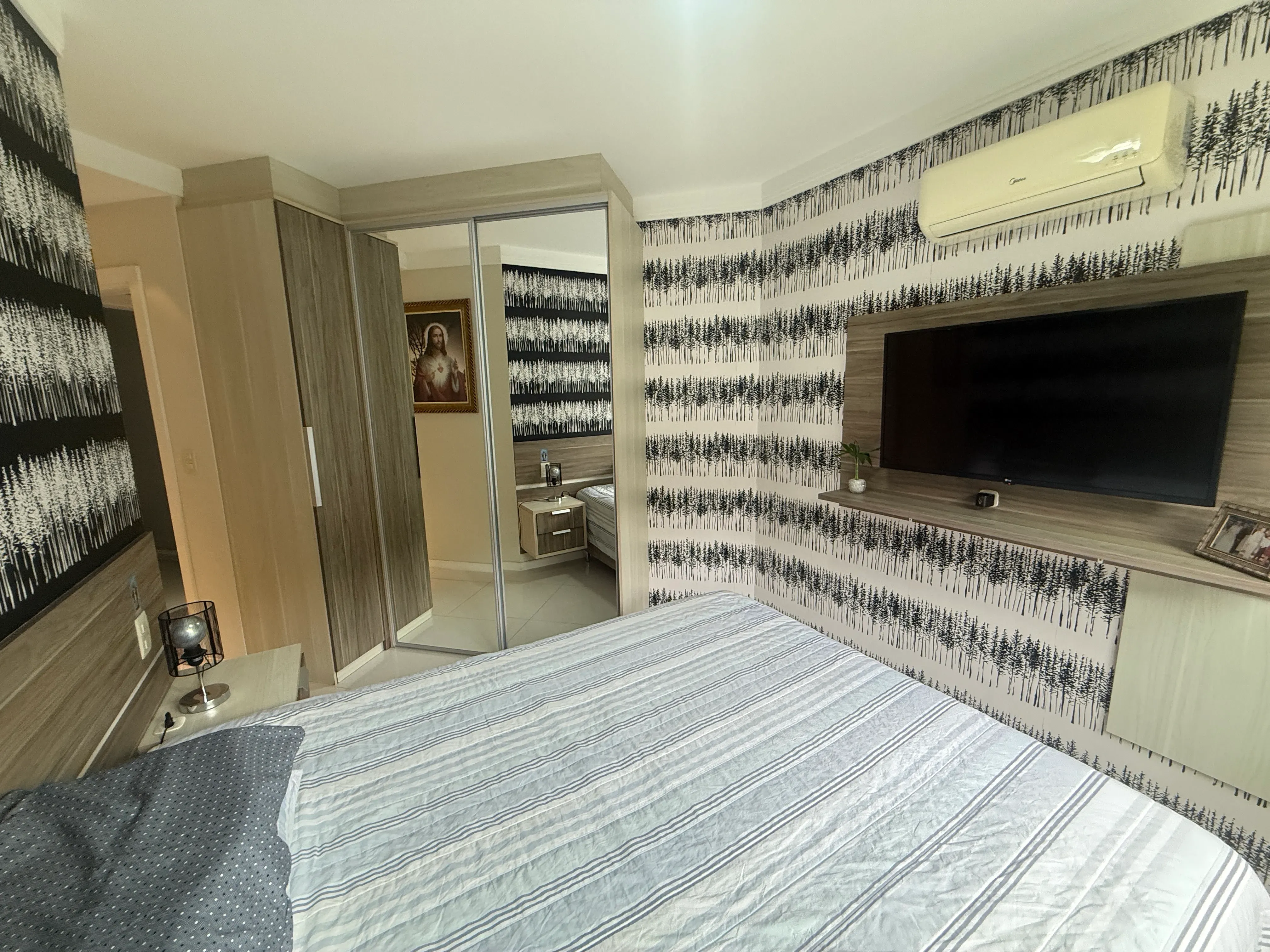 Apartamento com 2 dormitórios sendo 1 suíte e 1 vaga de garagem em Balneário Camboriú/SC