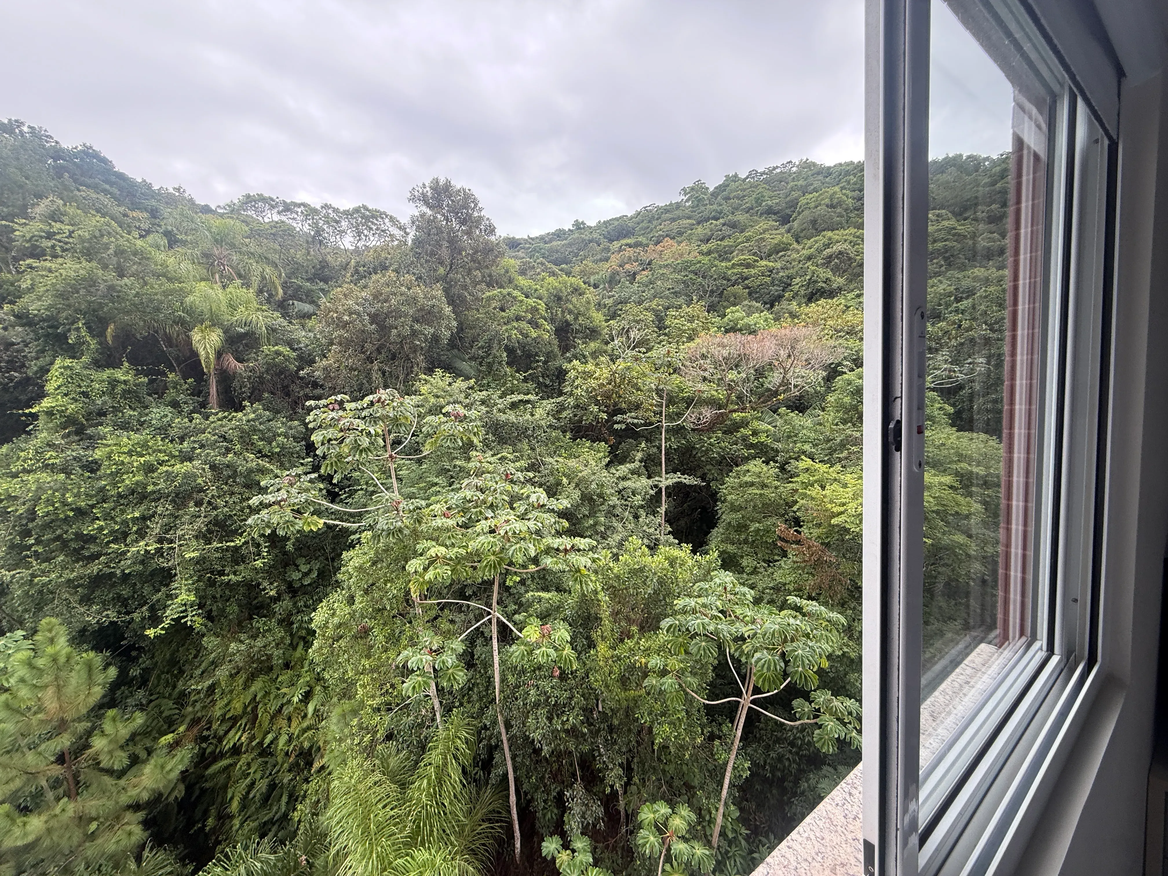 Apartamento com 2 dormitórios sendo 1 suíte e 1 vaga de garagem em Balneário Camboriú/SC