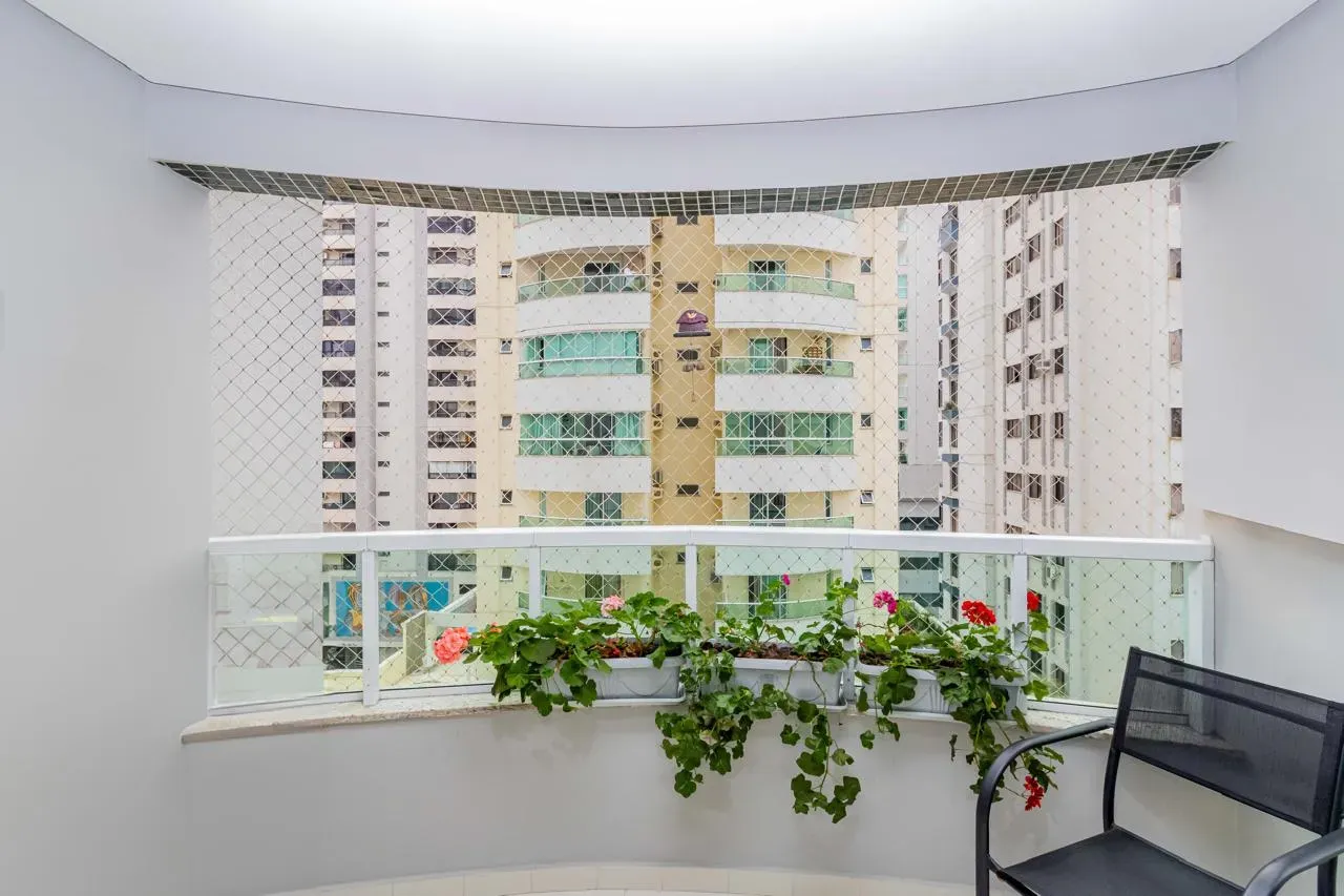 Apartamento com 4 dormitórios sendo 1 suíte e 1 vaga de garagem em Balneário Camboriú/SC