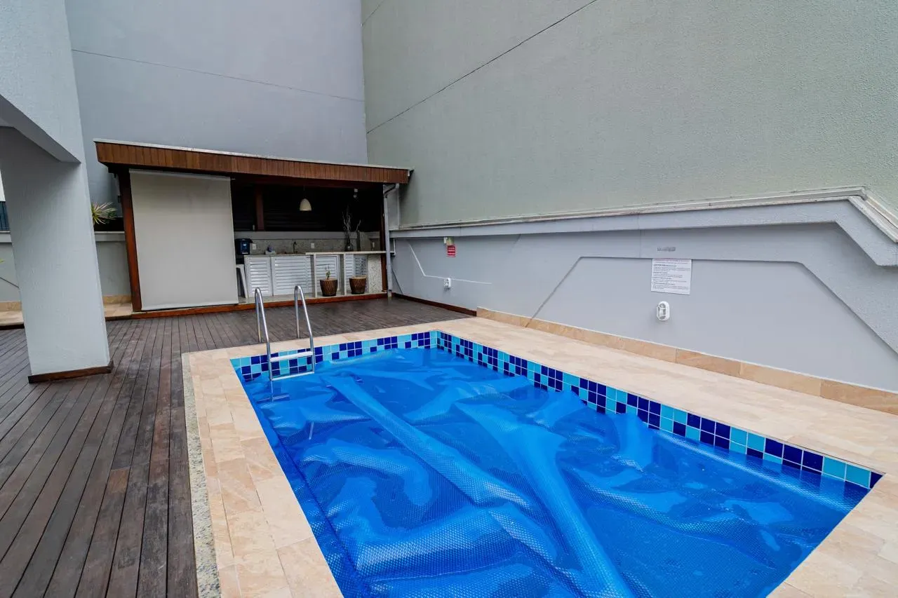 Apartamento com 4 dormitórios sendo 1 suíte e 1 vaga de garagem em Balneário Camboriú/SC