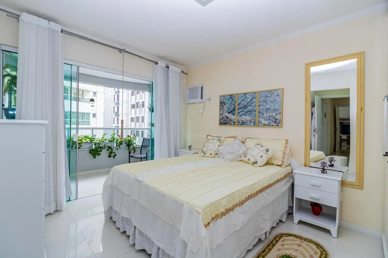 Apartamento com 4 dormitórios sendo 1 suíte e 1 vaga de garagem em Balneário Camboriú/SC