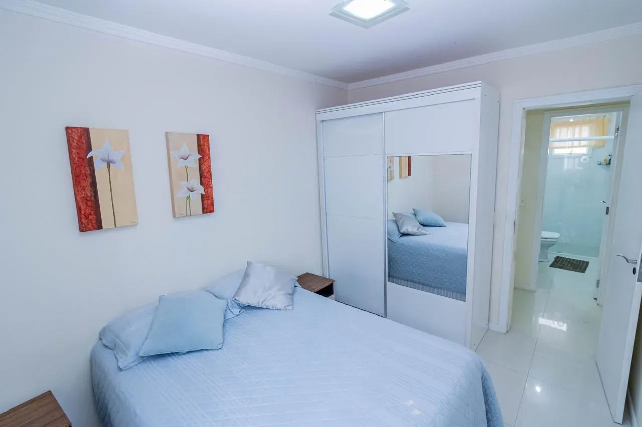 Apartamento com 4 dormitórios sendo 1 suíte e 1 vaga de garagem em Balneário Camboriú/SC