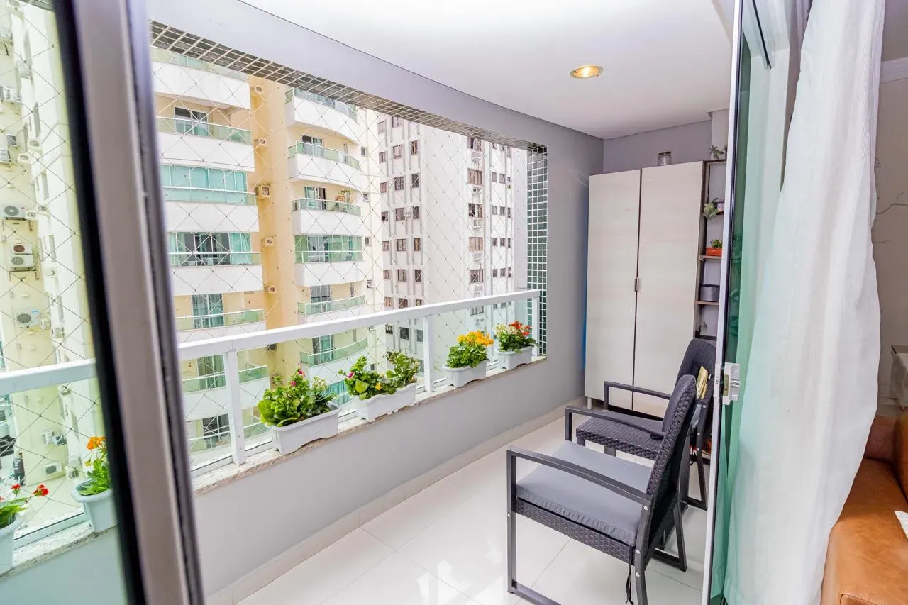 Apartamento com 4 dormitórios sendo 1 suíte e 1 vaga de garagem em Balneário Camboriú/SC