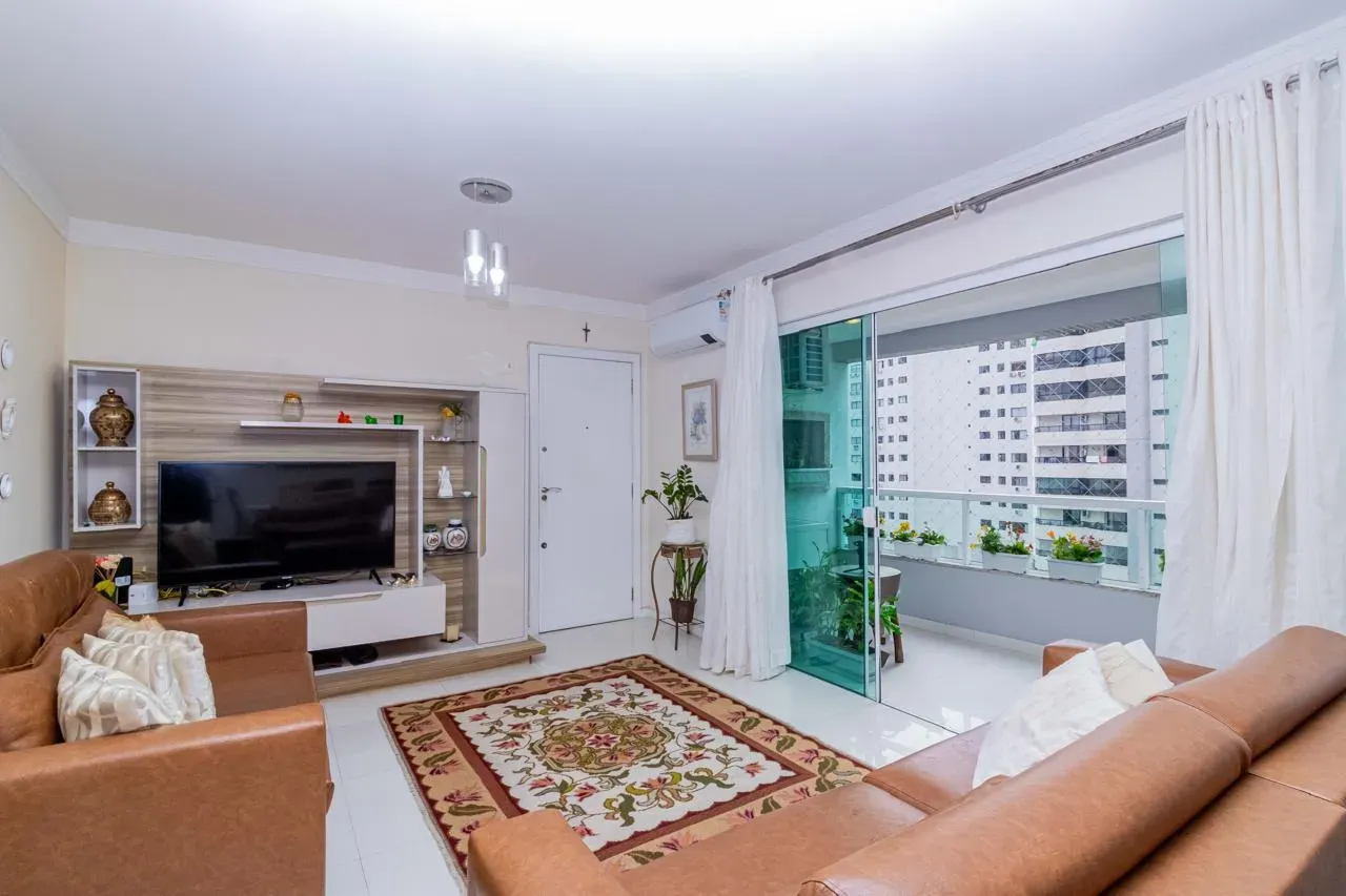 Apartamento com 4 dormitórios sendo 1 suíte e 1 vaga de garagem em Balneário Camboriú/SC