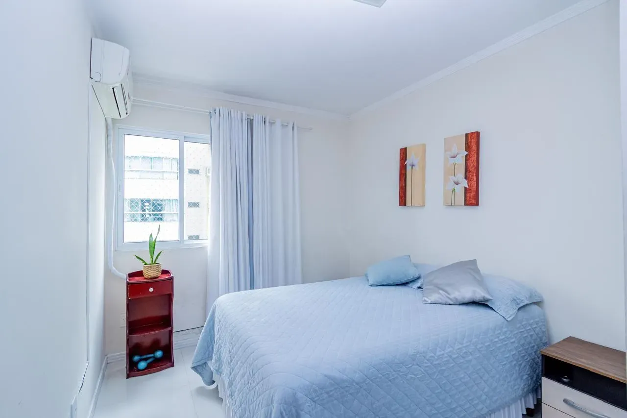 Apartamento com 4 dormitórios sendo 1 suíte e 1 vaga de garagem em Balneário Camboriú/SC