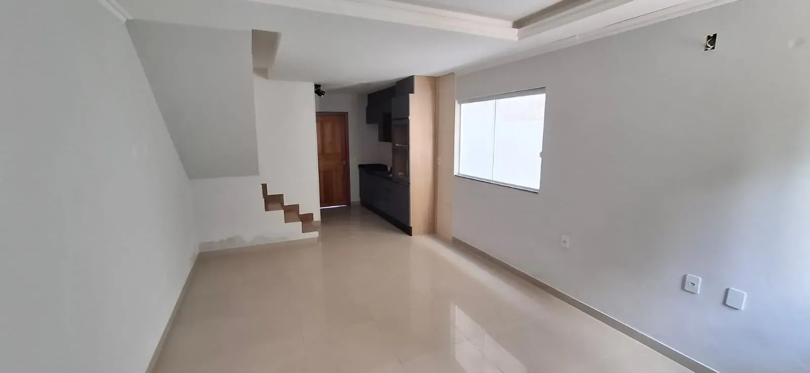 Casa com 2 dormitórios sendo 2 suítes e 1 vaga de garagem em Florianópolis/SC