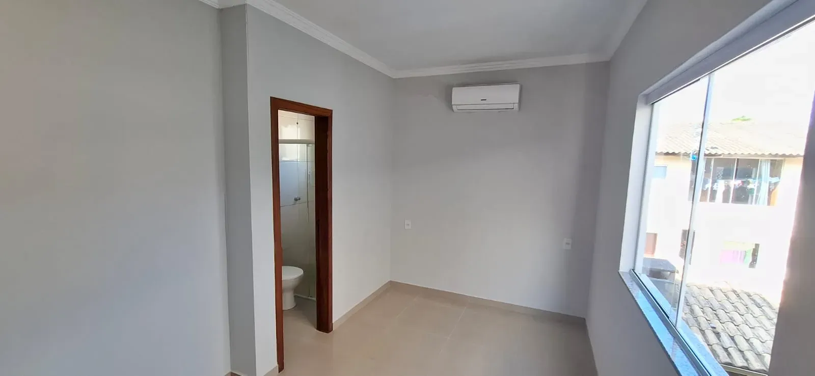 Casa com 2 dormitórios sendo 2 suítes e 1 vaga de garagem em Florianópolis/SC