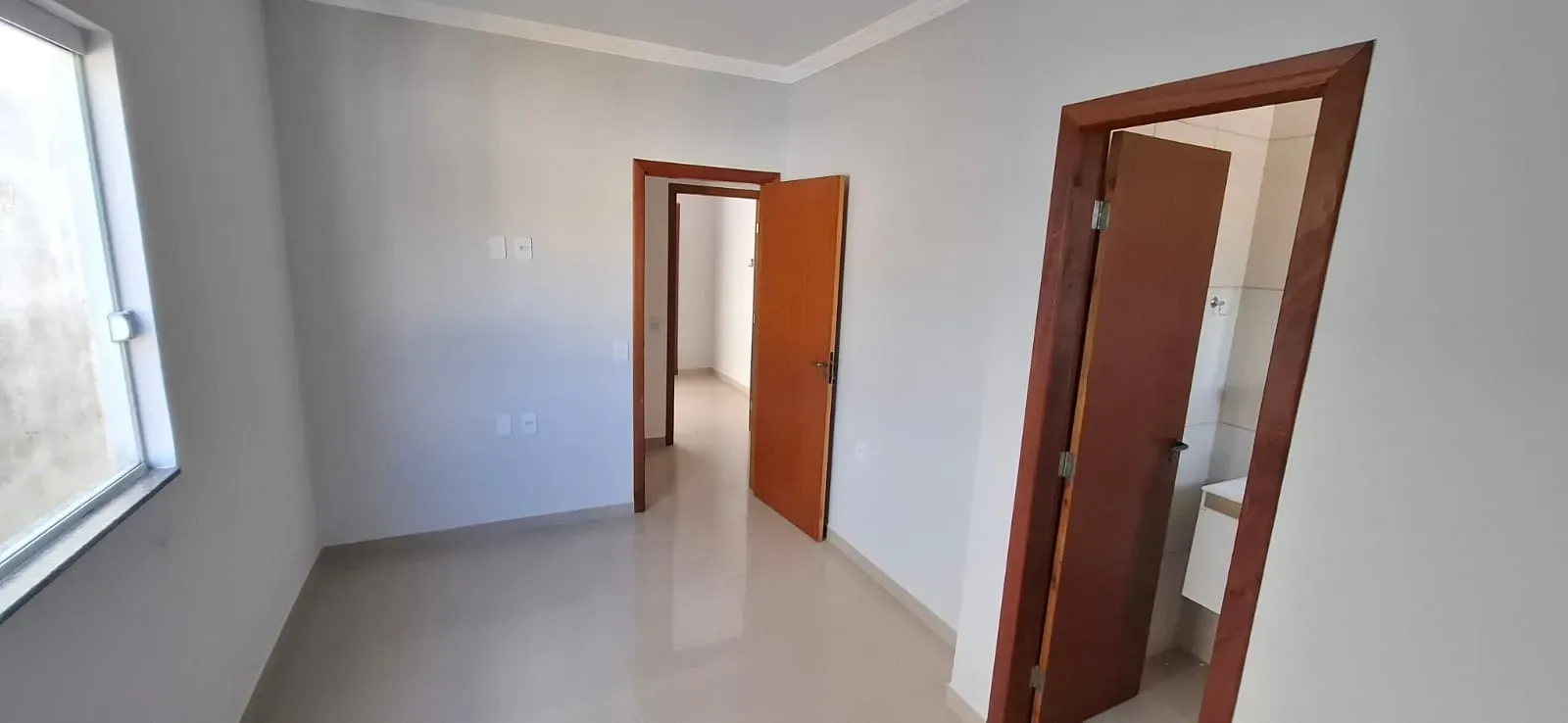 Casa com 2 dormitórios sendo 2 suítes e 1 vaga de garagem em Florianópolis/SC